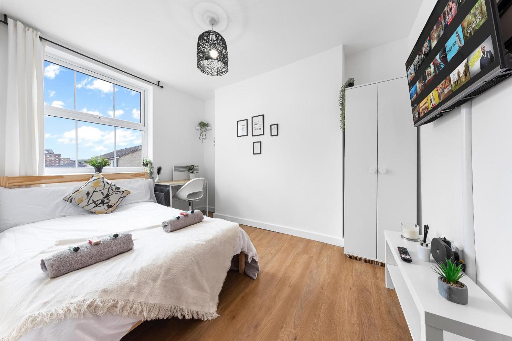 Apartment Spacious 7 Bed- High Street Location