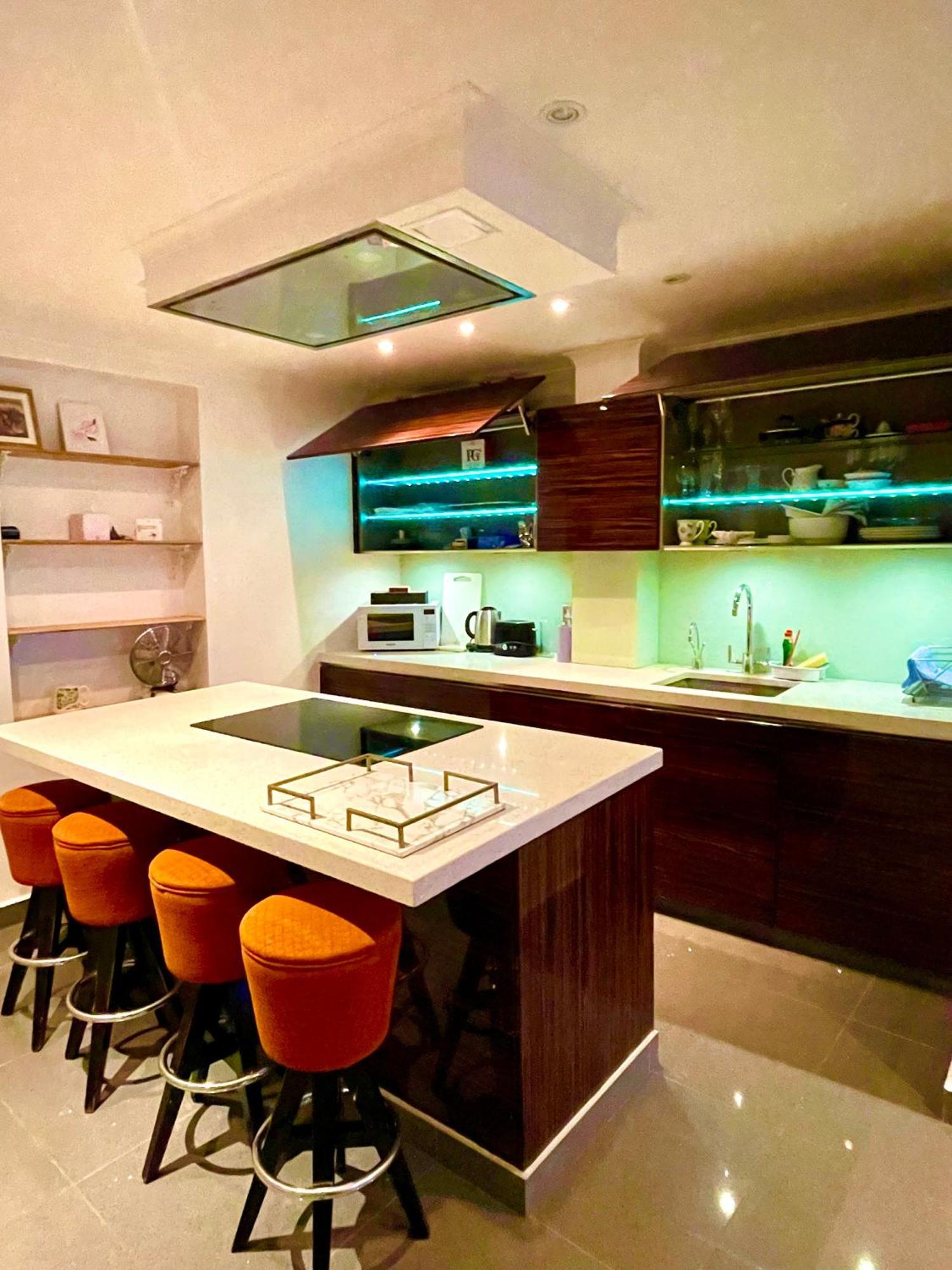 Private 1 Bed Flat In Chelsea Leilighet London
