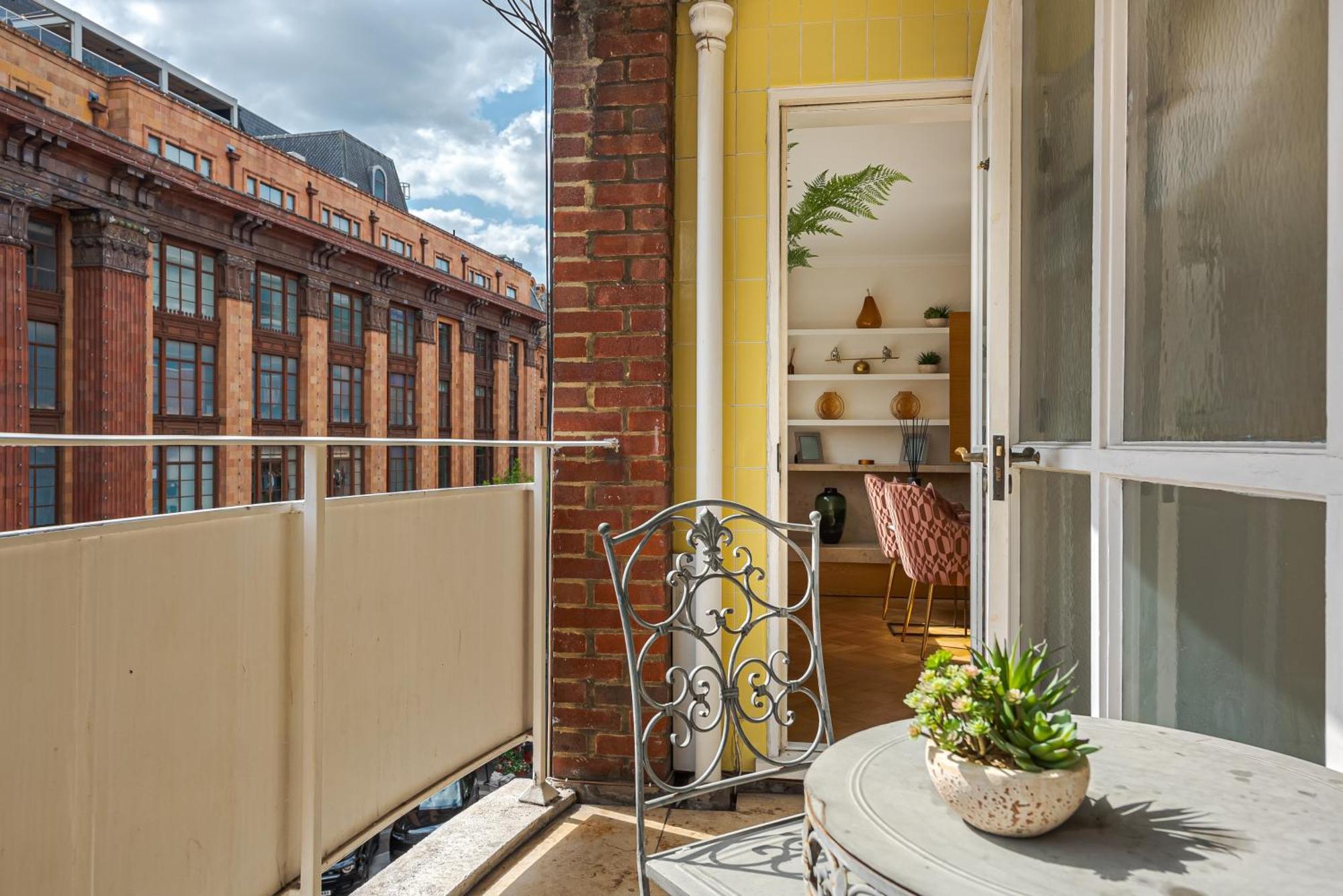Charming 2 Bed Flat In Knightsbridge Balcony View Of Harrods Lägenhet