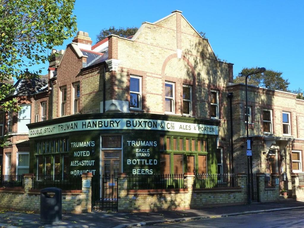 Unique 2 Bedroom Flat In Heart Of Walthamstow Apartment