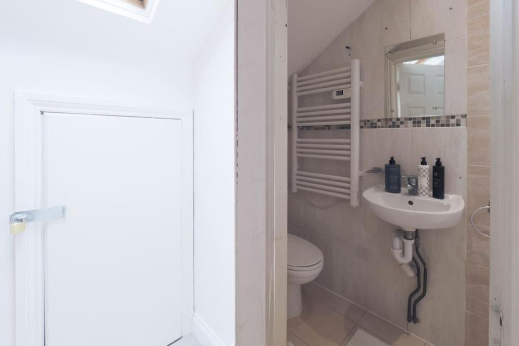 S6 Cozy In Kilburn With Kitchen Zone 2 London