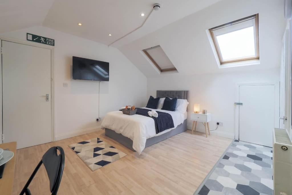 Apartment S6 Cozy In Kilburn With Kitchen Zone 2 *