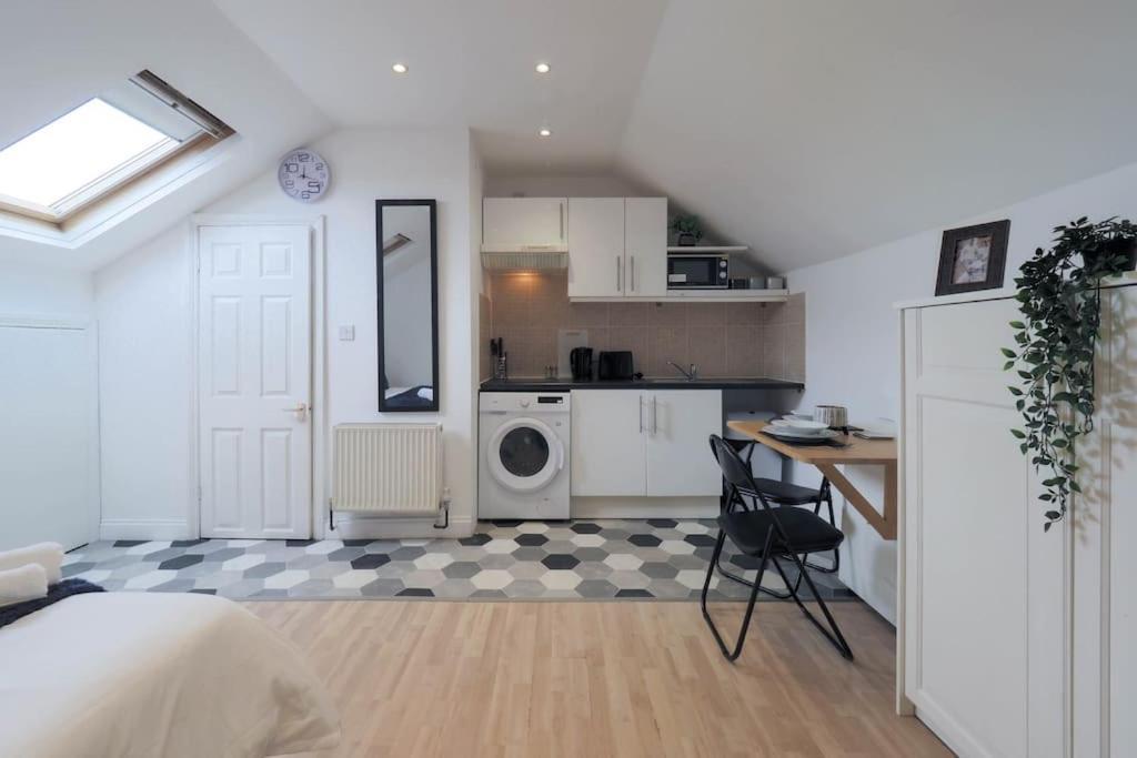 S6 Cozy In Kilburn With Kitchen Zone 2 Apartment *