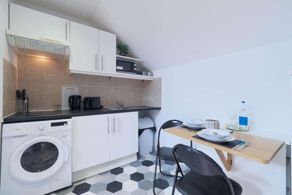 Apartment S6 Cozy In Kilburn With Kitchen Zone 2 *