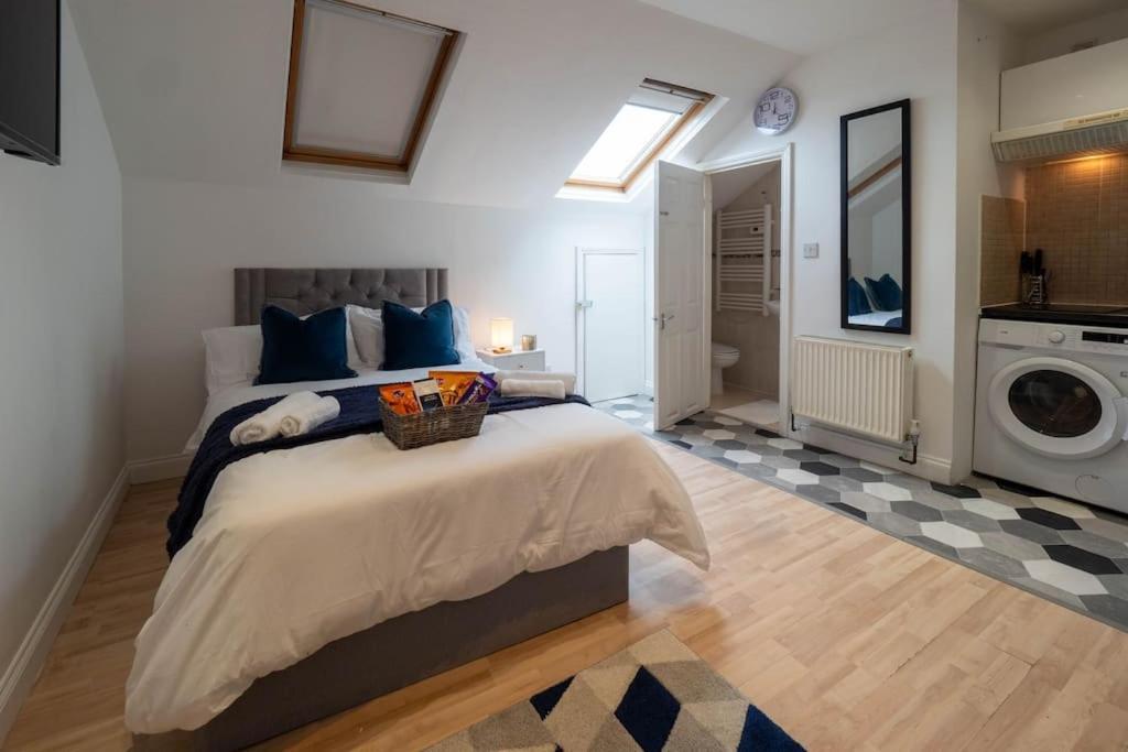 Apartment S6 Cozy In Kilburn With Kitchen Zone 2