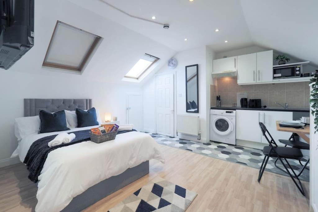 S6 Cozy In Kilburn With Kitchen Zone 2 London