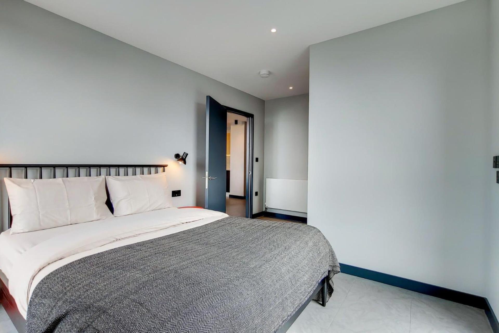 Chic And Comfortable In Apartment London