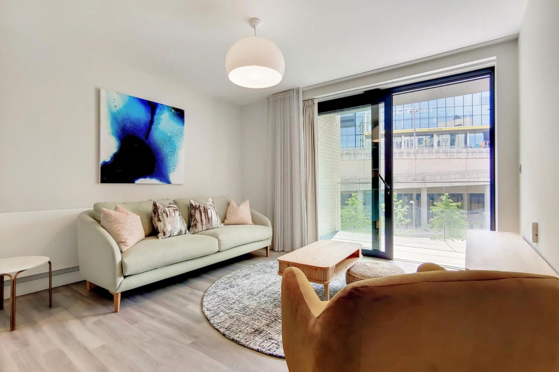Chic And Comfortable In Apartment London