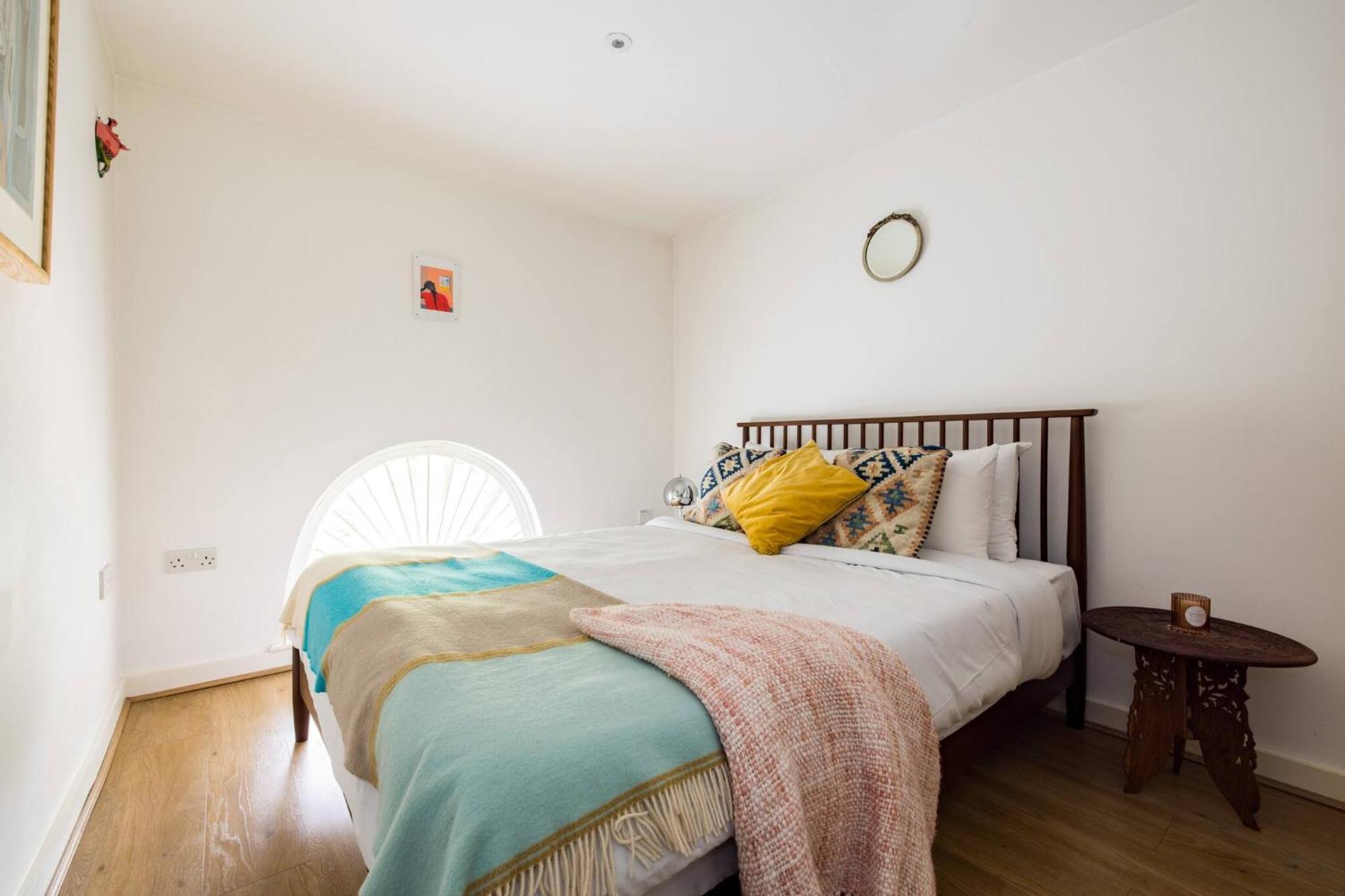 Wild Roses Serviced - Airport Appartement Londres