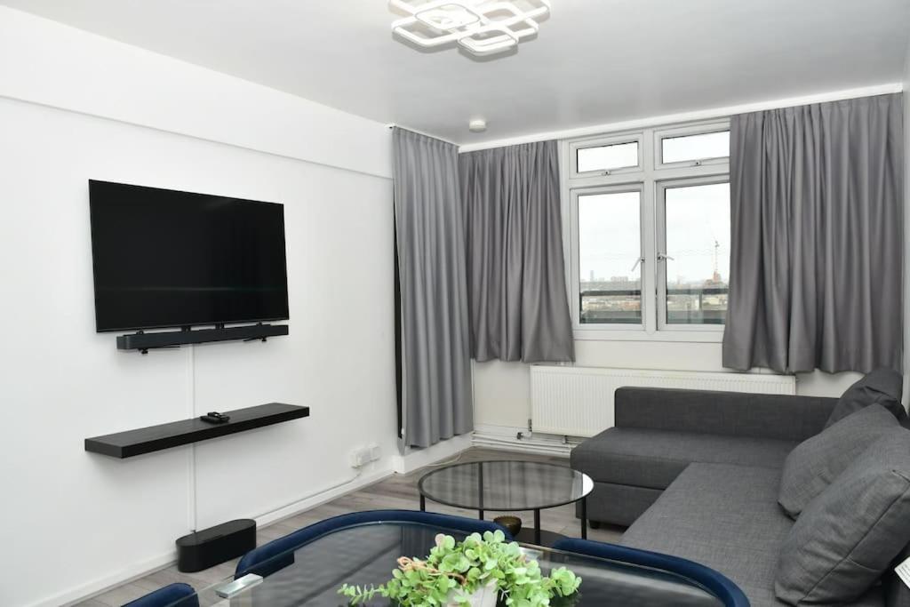 Apartment Away From London