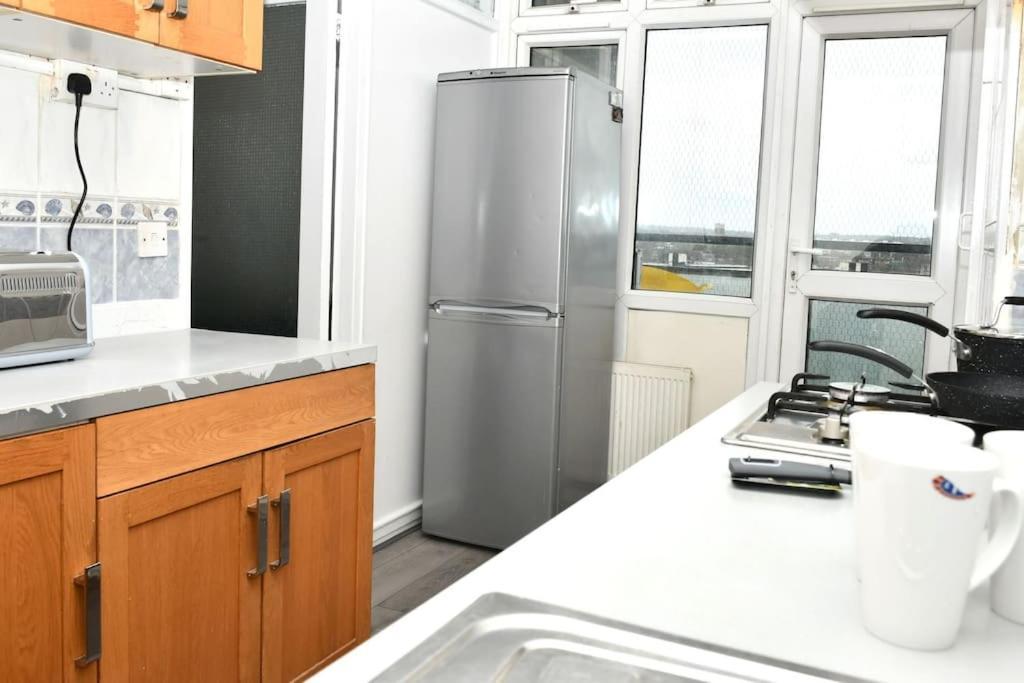 Apartment Away From London