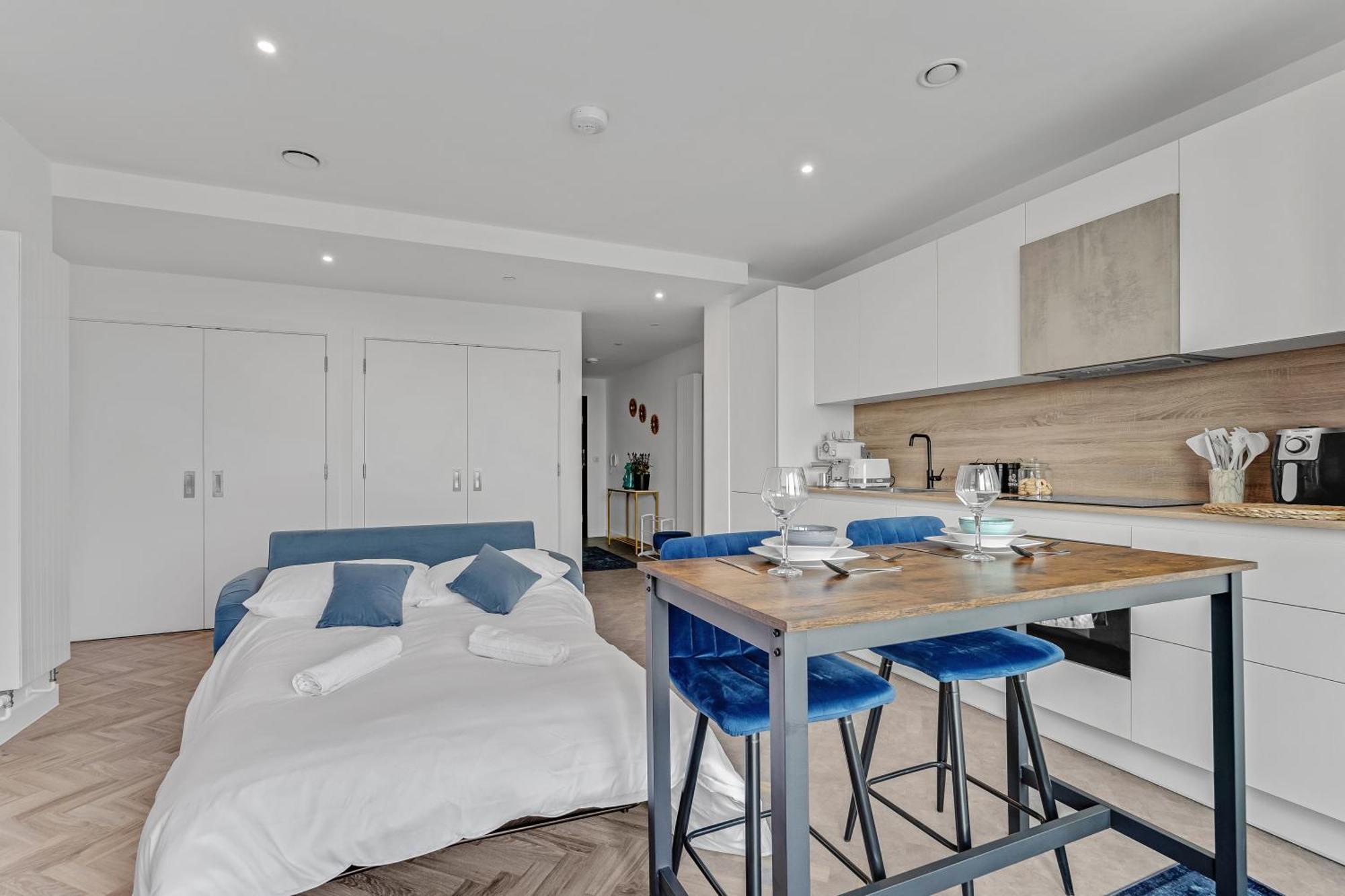 Appartement Lovely View Near Floor, 1gb Wifi, Near Canary Wharf, City, Stratford, Free Coffee, Snacks, Milk Londen