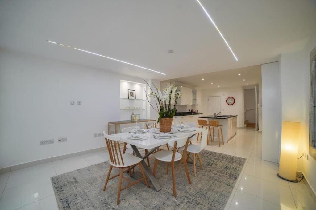 The Prestigious With Modern Elegance Leilighet London