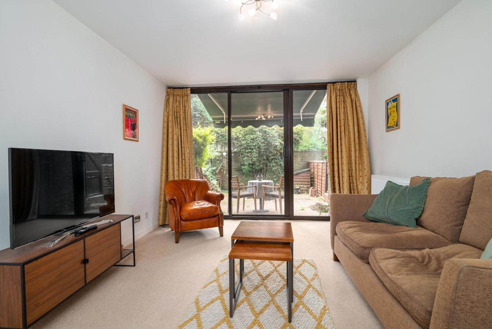 Lejlighed Guestready - Lovely Ground Floor Duplex With Patio In Southbank London