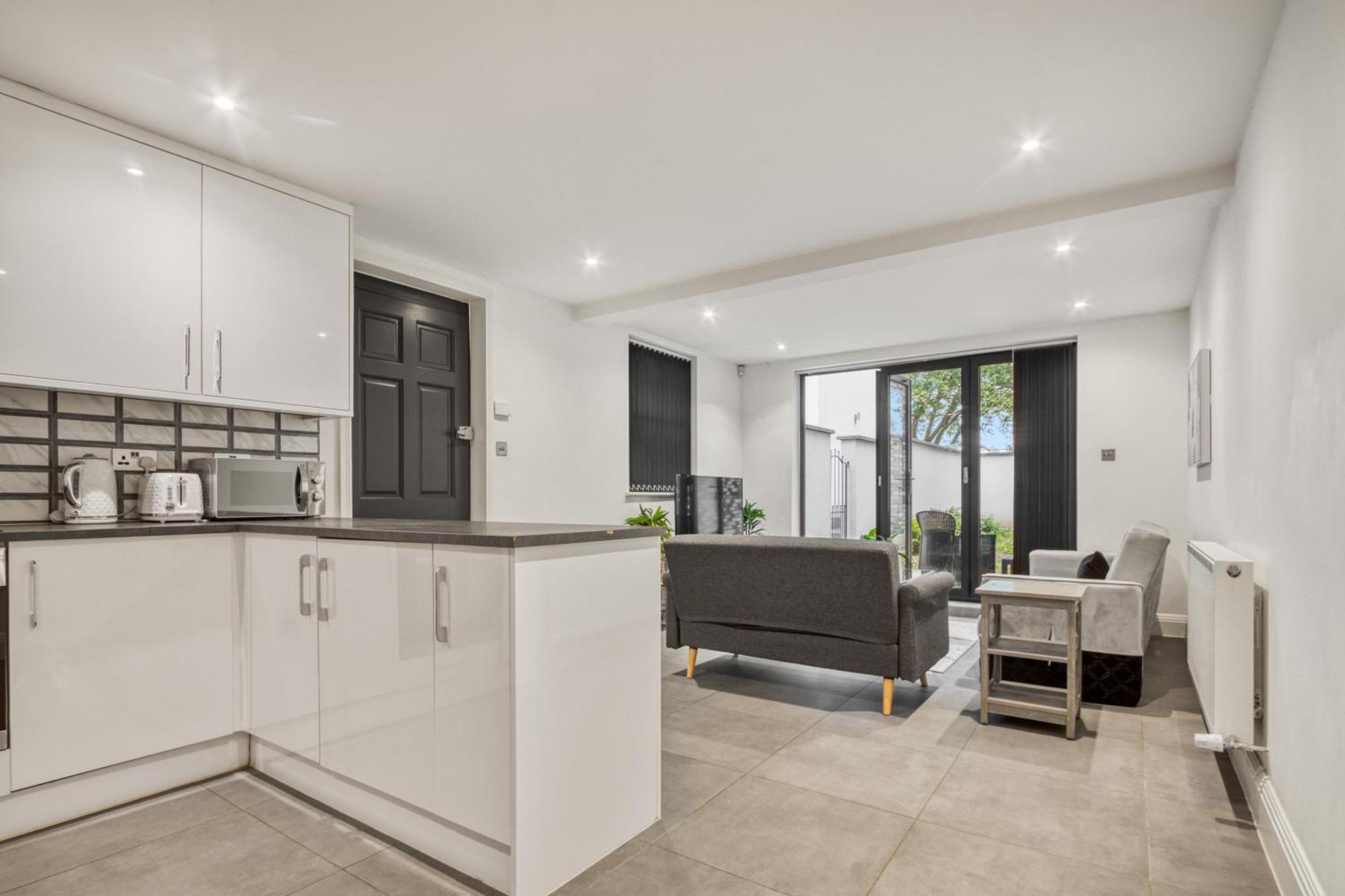 Apartment Chic Haven With Secret Garden