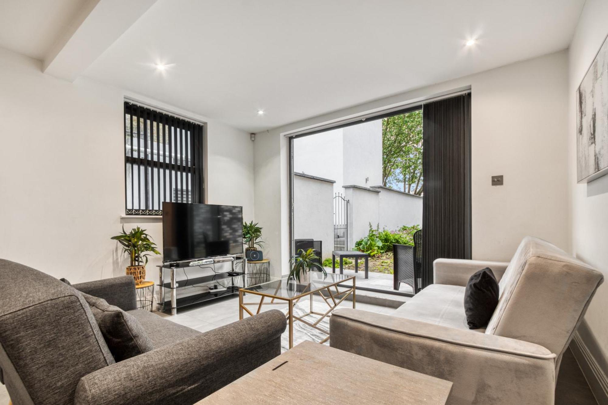 Apartment Chic Haven With Secret Garden London