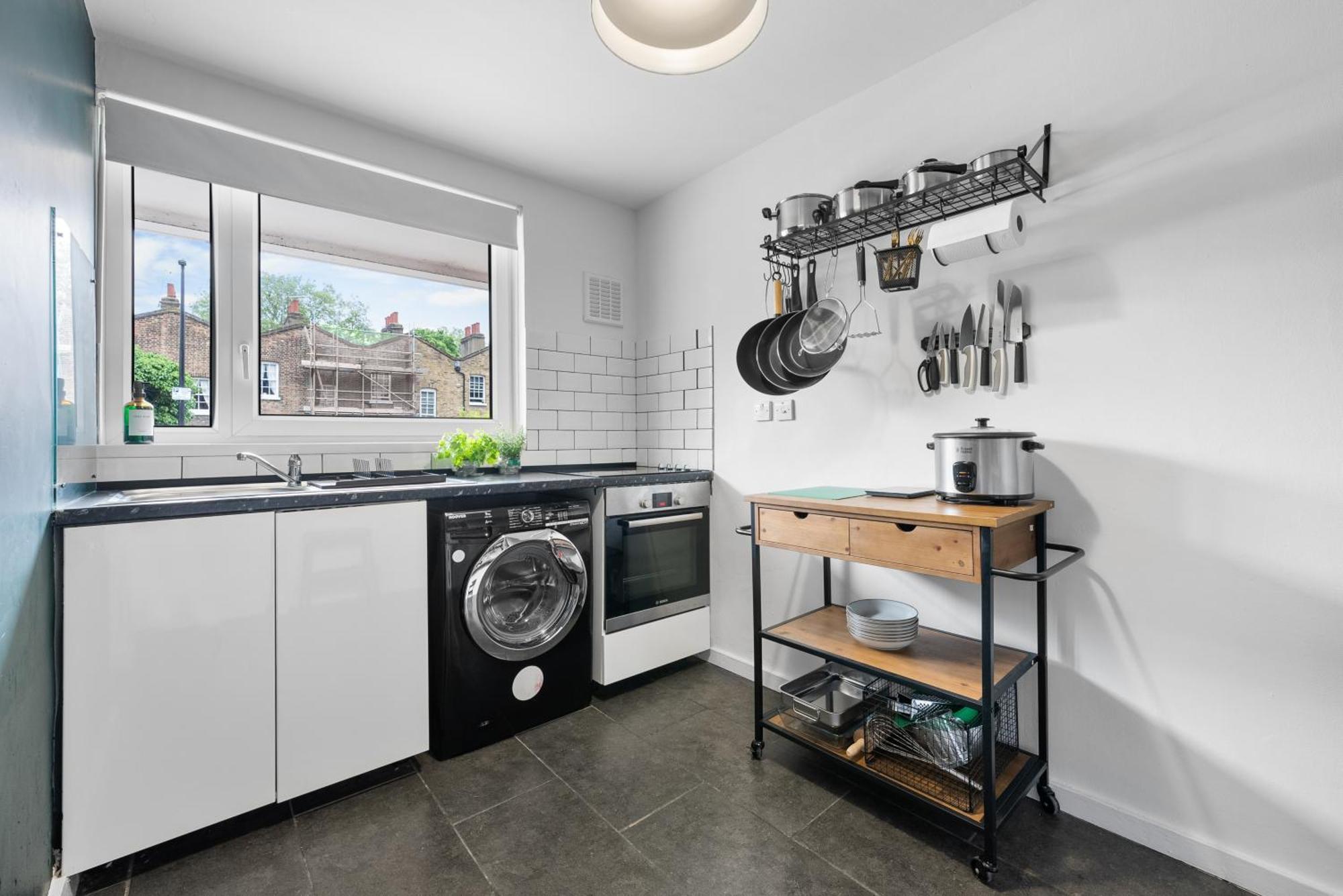 Spacious 3 Bedroom Whitechapel With Garden By Gold Apartment London