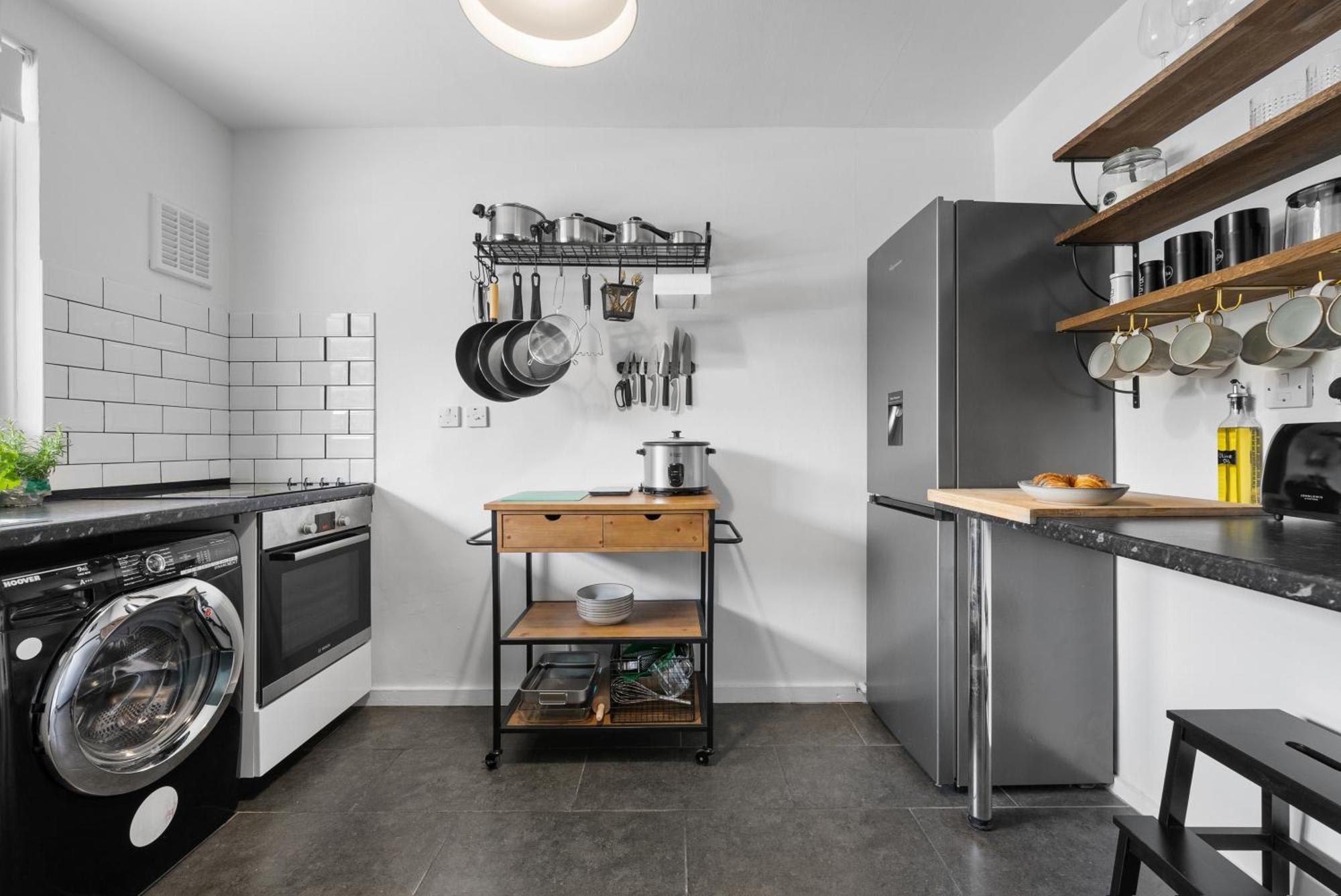 Spacious 3 Bedroom Whitechapel With Garden By Gold London