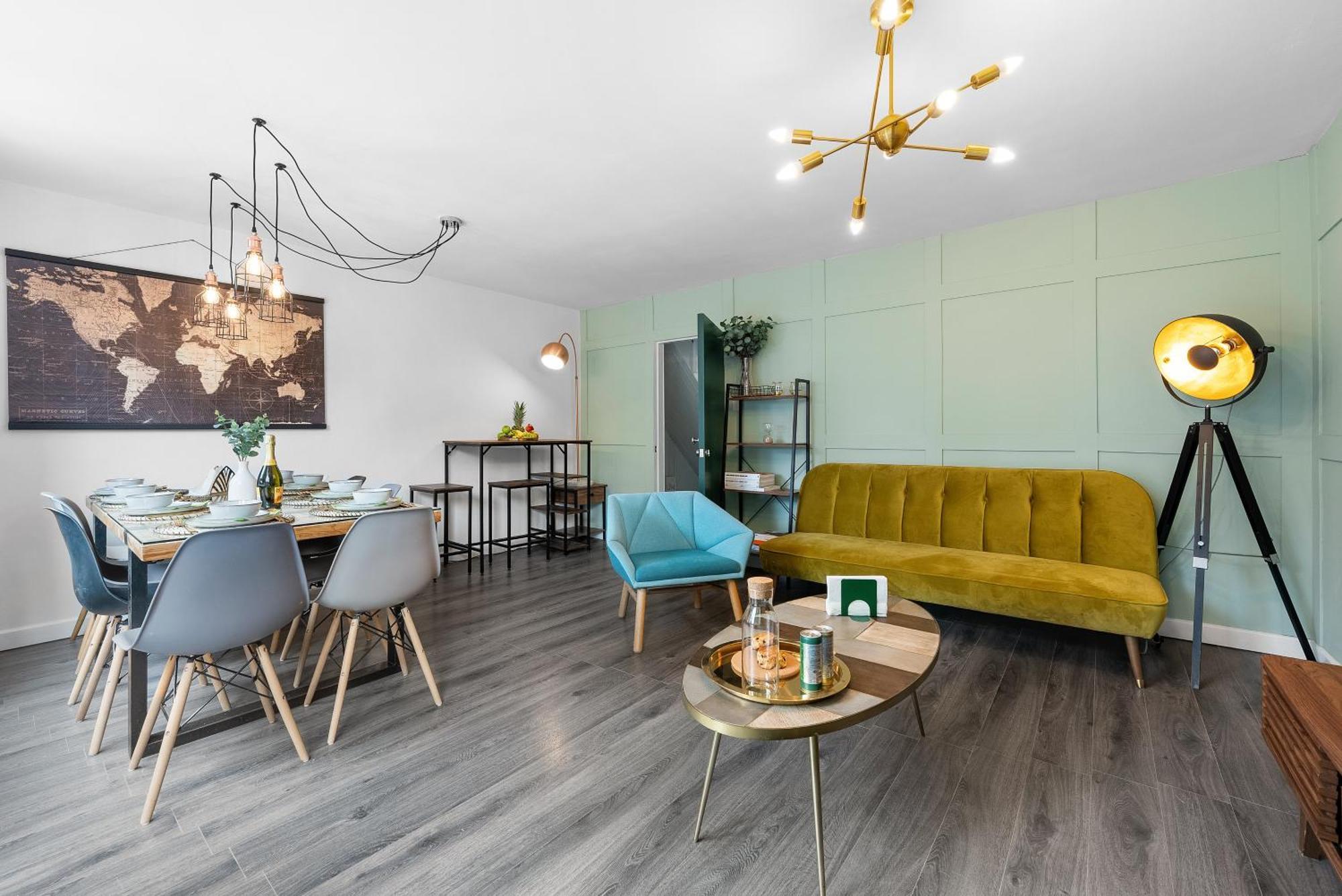 Spacious 3 Bedroom Whitechapel With Garden By Gold *