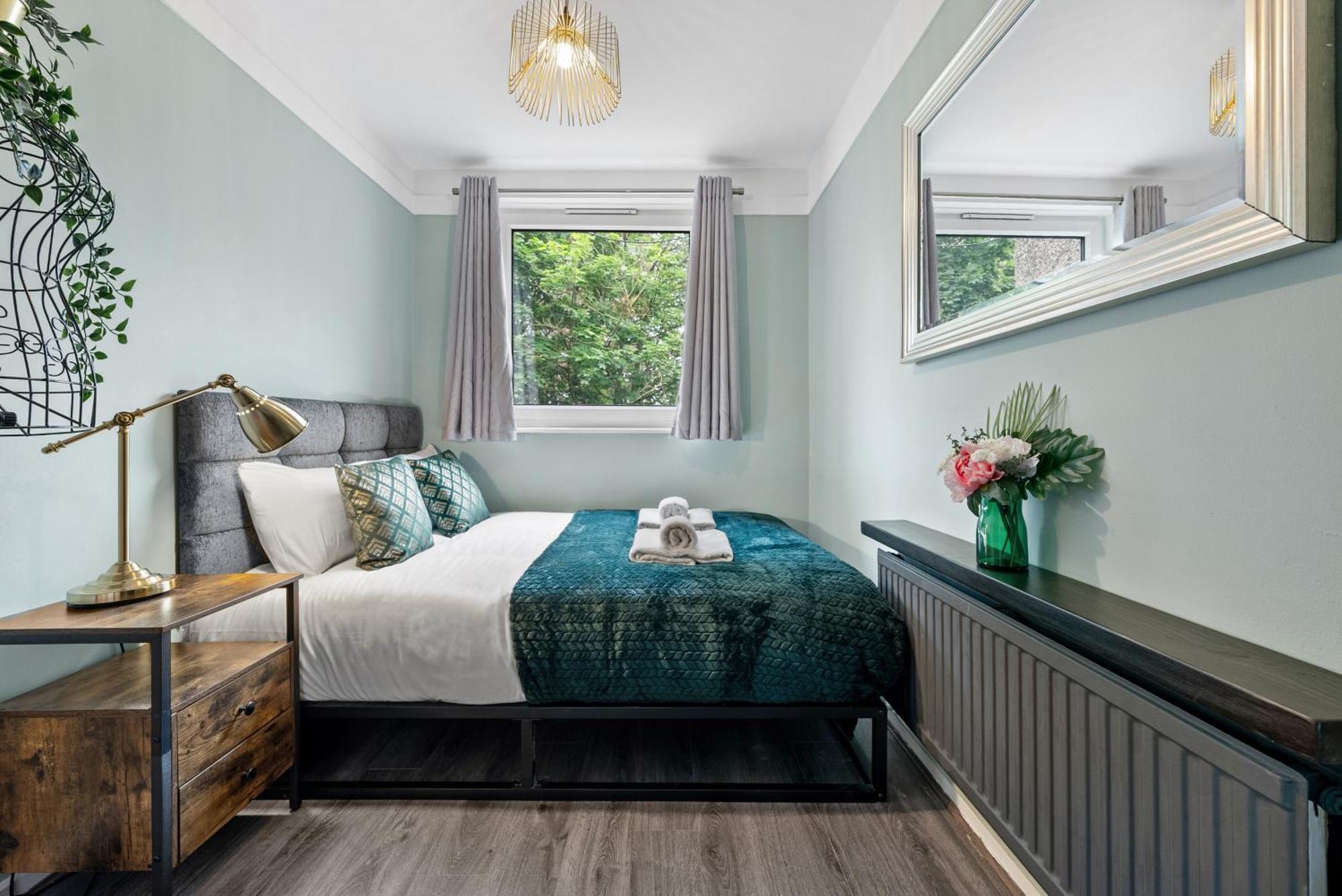 Apartment Spacious 3 Bedroom Whitechapel With Garden By Gold *
