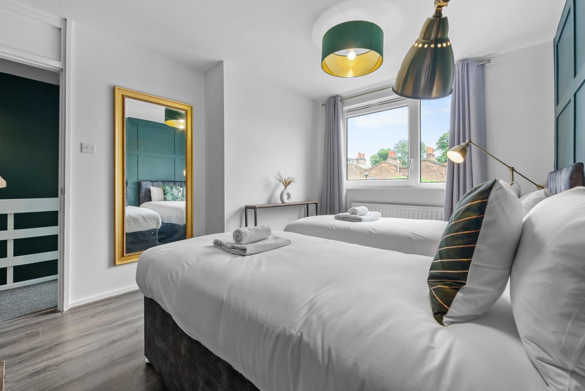 Apartment Spacious 3 Bedroom Whitechapel With Garden By Gold *