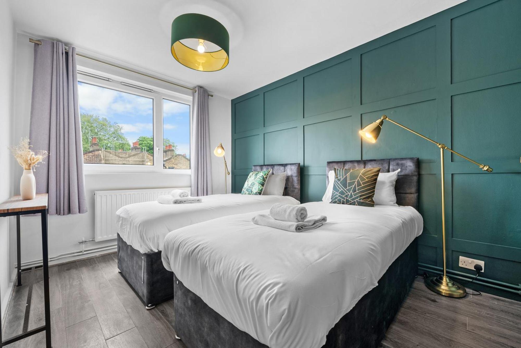 Spacious 3 Bedroom Whitechapel With Garden By Gold * London