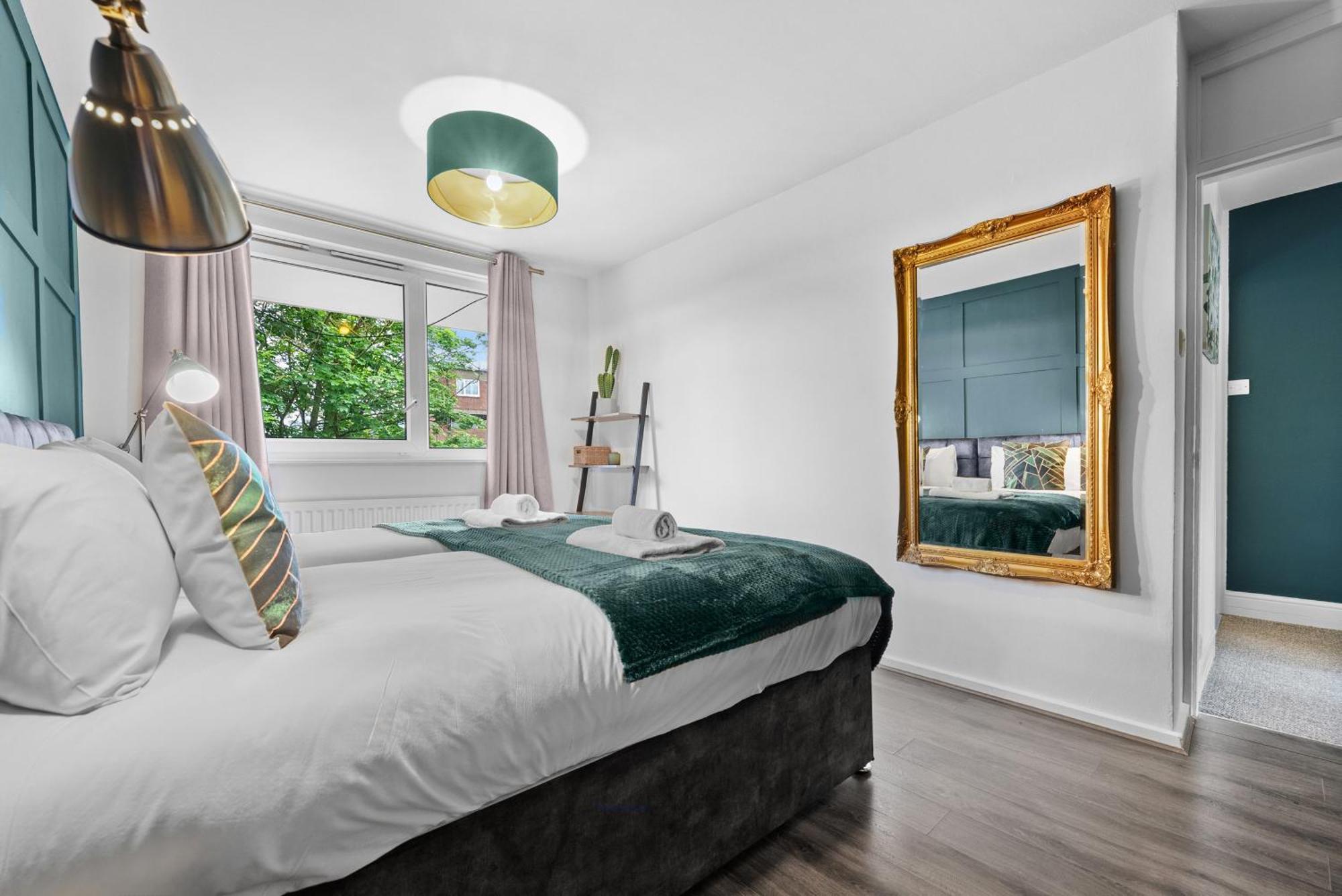Spacious 3 Bedroom Whitechapel With Garden By Gold Apartment