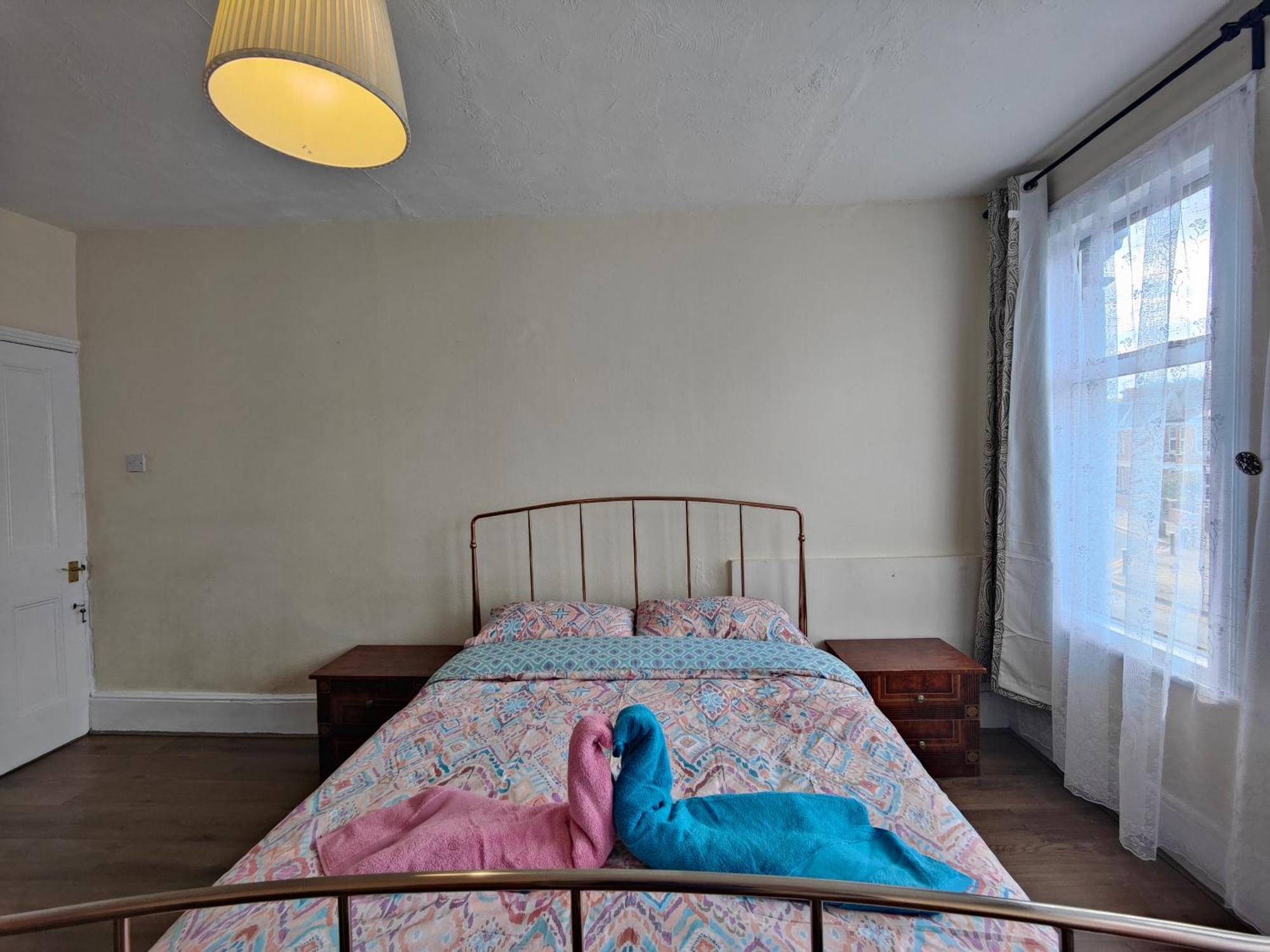 Elegant King Bed Get Away Gasthof London