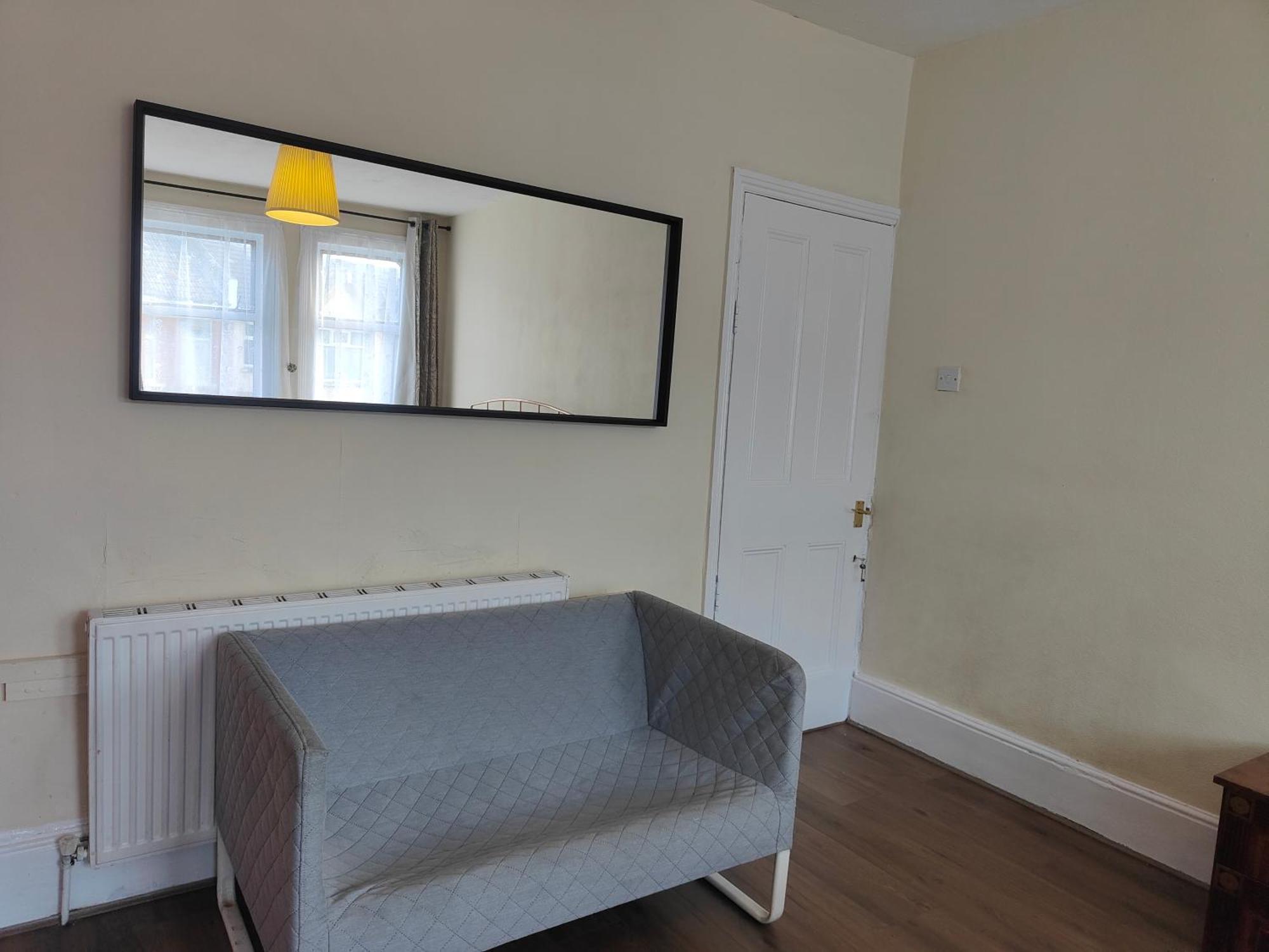Gasthof Elegant King Bed Get Away London