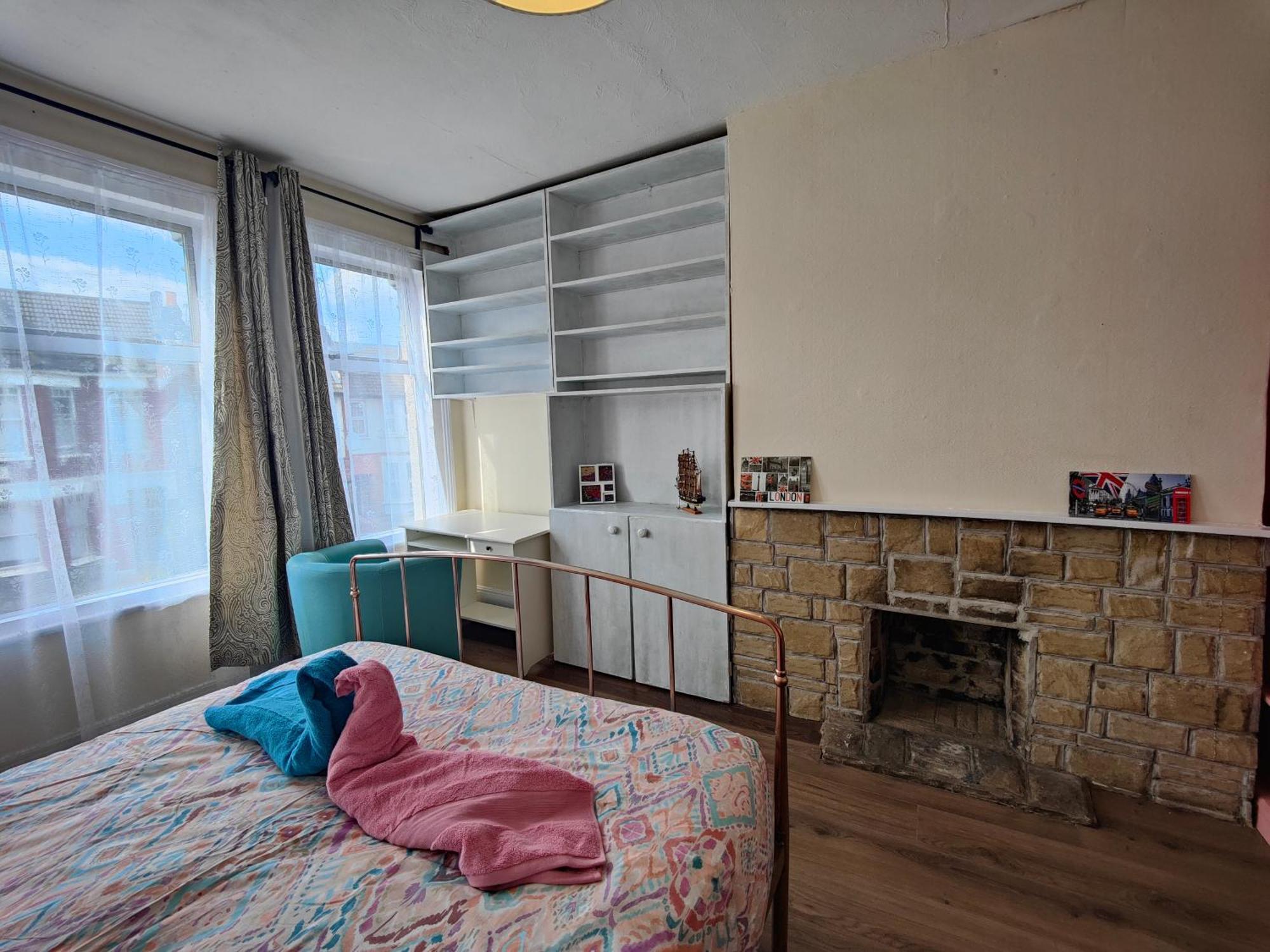 Elegant King Bed Get Away Gasthof London
