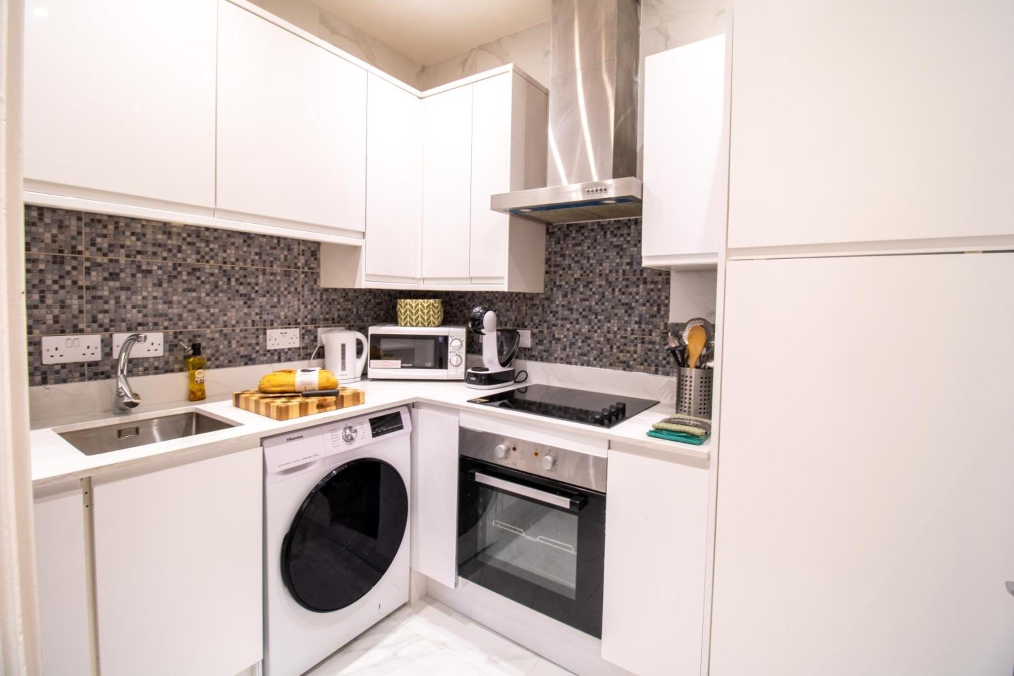 Spacious 3-bedroom In Exclusive Mayfair 7gc Apartment London
