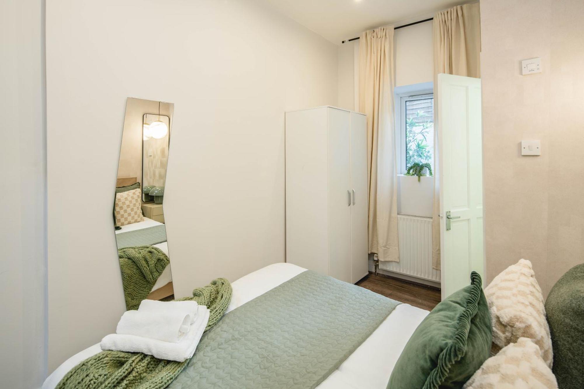 Apartment Bd Kensingtonolympia-newly Renovated 3bed London