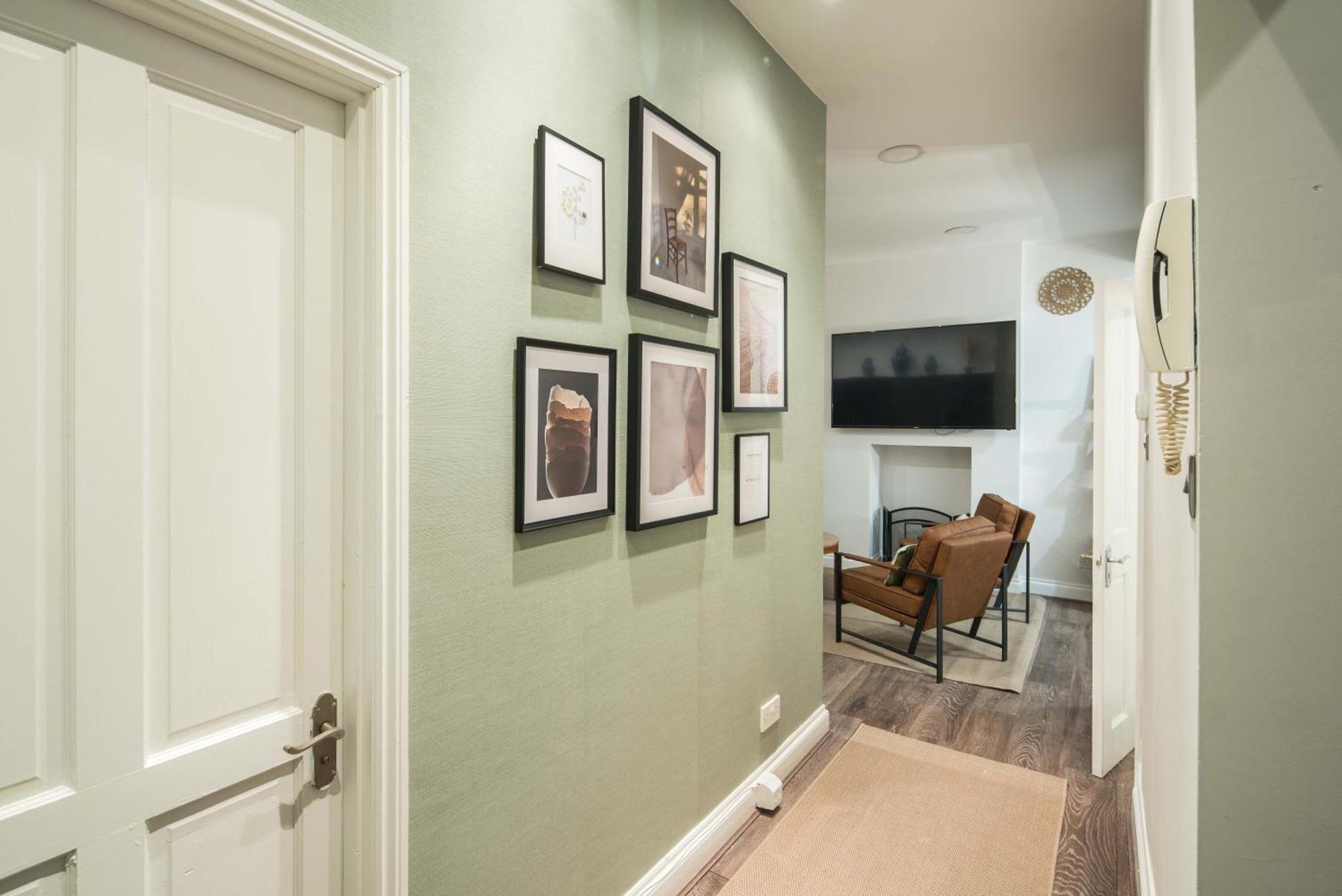 Apartment Bd Kensingtonolympia-newly Renovated 3bed London