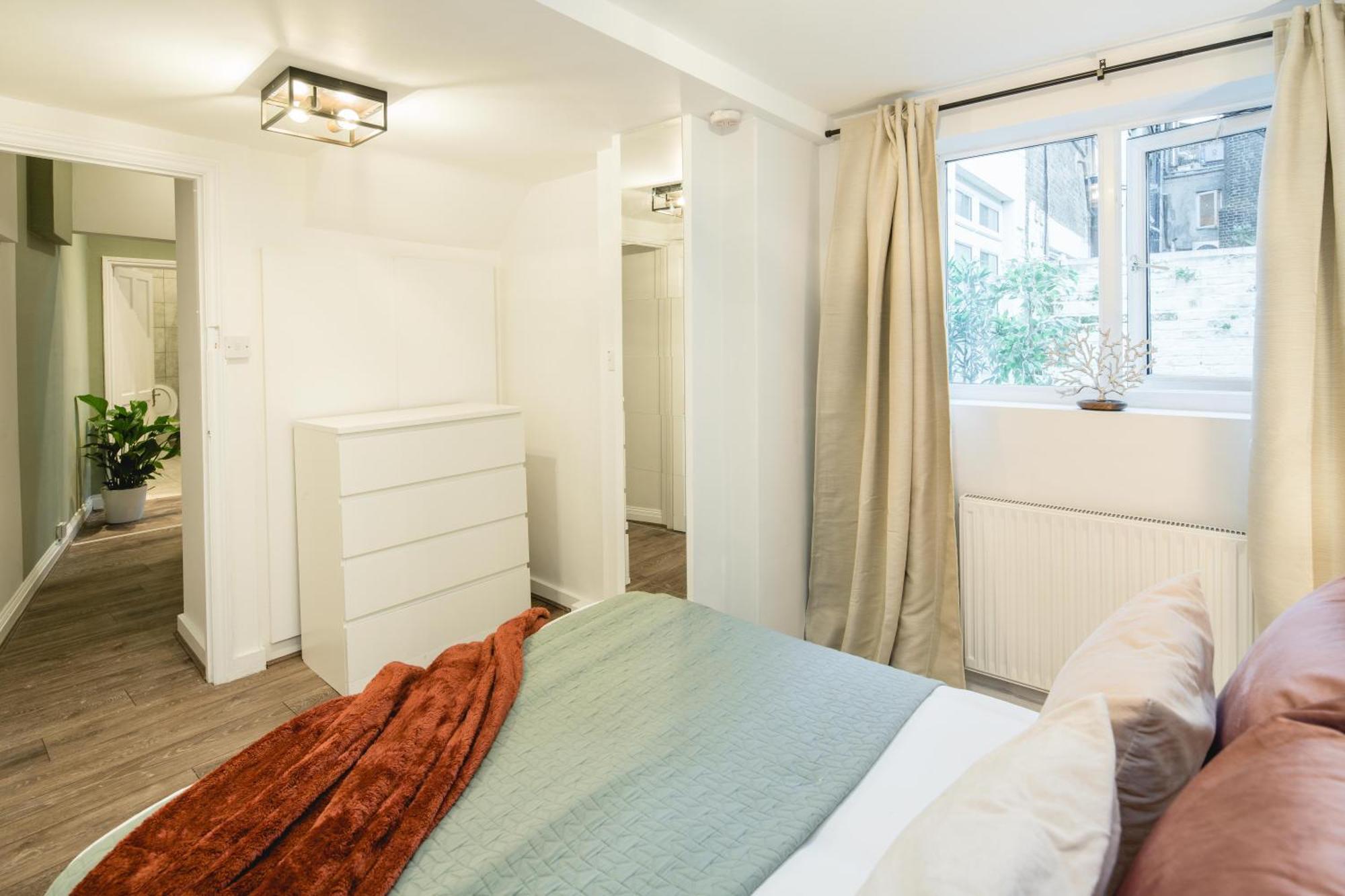 Apartment Bd Kensingtonolympia-newly Renovated 3bed London