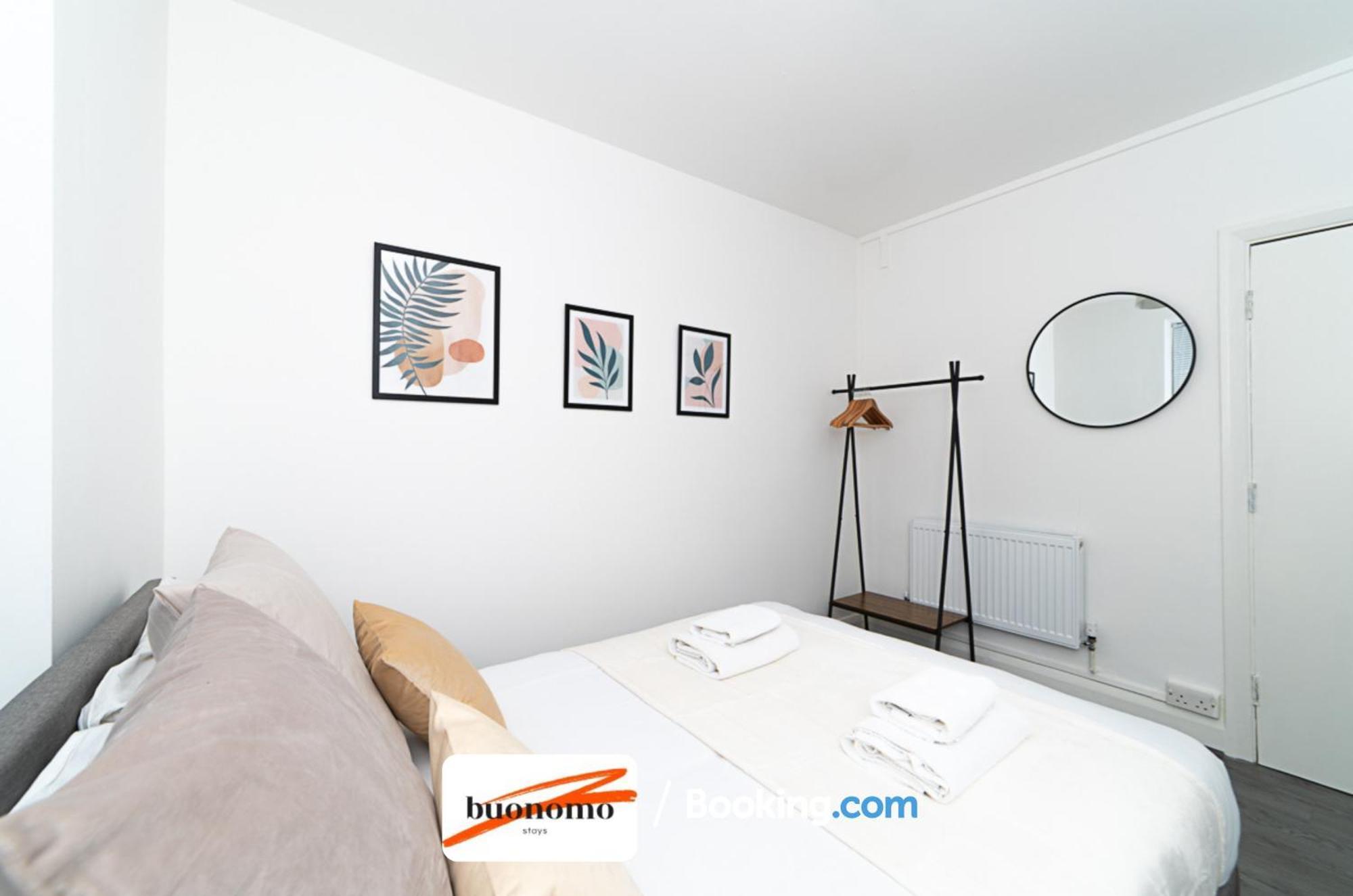 Three Bedroom At Buonomo Short Lets & Serviced With Netflix & Games Appartement