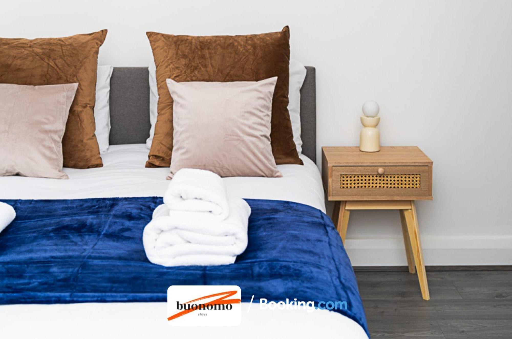 Three Bedroom At Buonomo Short Lets & Serviced With Netflix & Games Appartement Londres