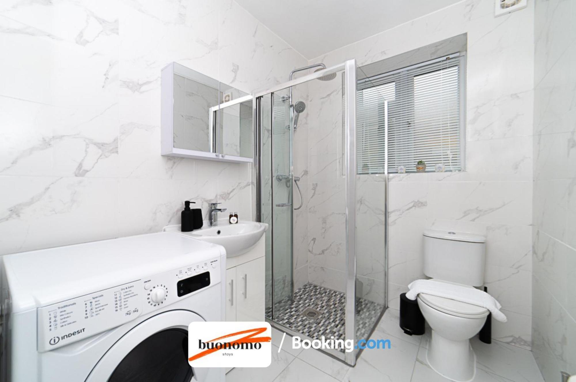 Appartement Three Bedroom At Buonomo Short Lets & Serviced With Netflix & Games Londres