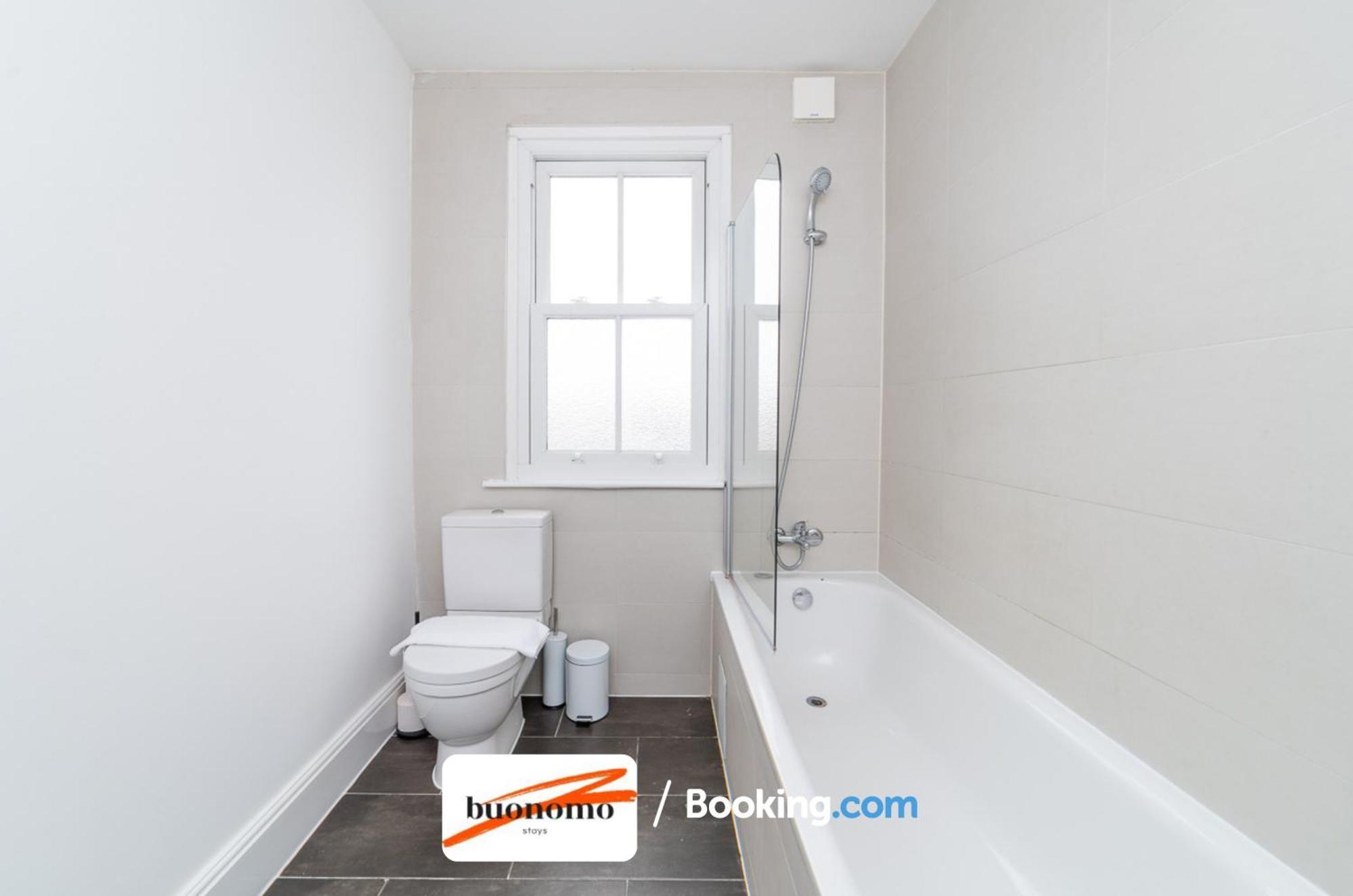 Leilighet Three Bedroom At Buonomo Short Lets & Serviced Close To Wimbledon Tennis Courts London