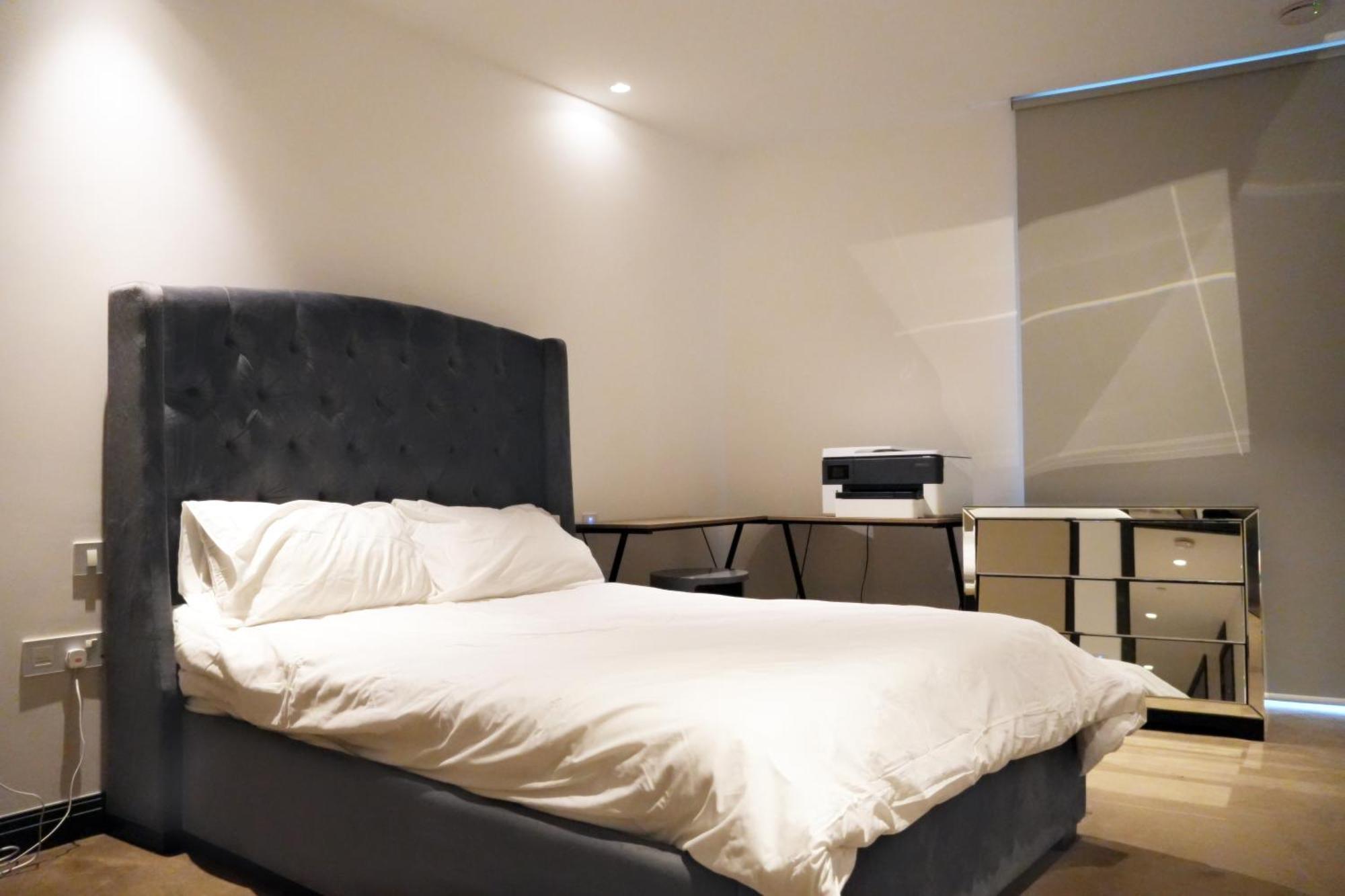 Central 1-bed Flat With River Thames Views And Winter Garden Londra