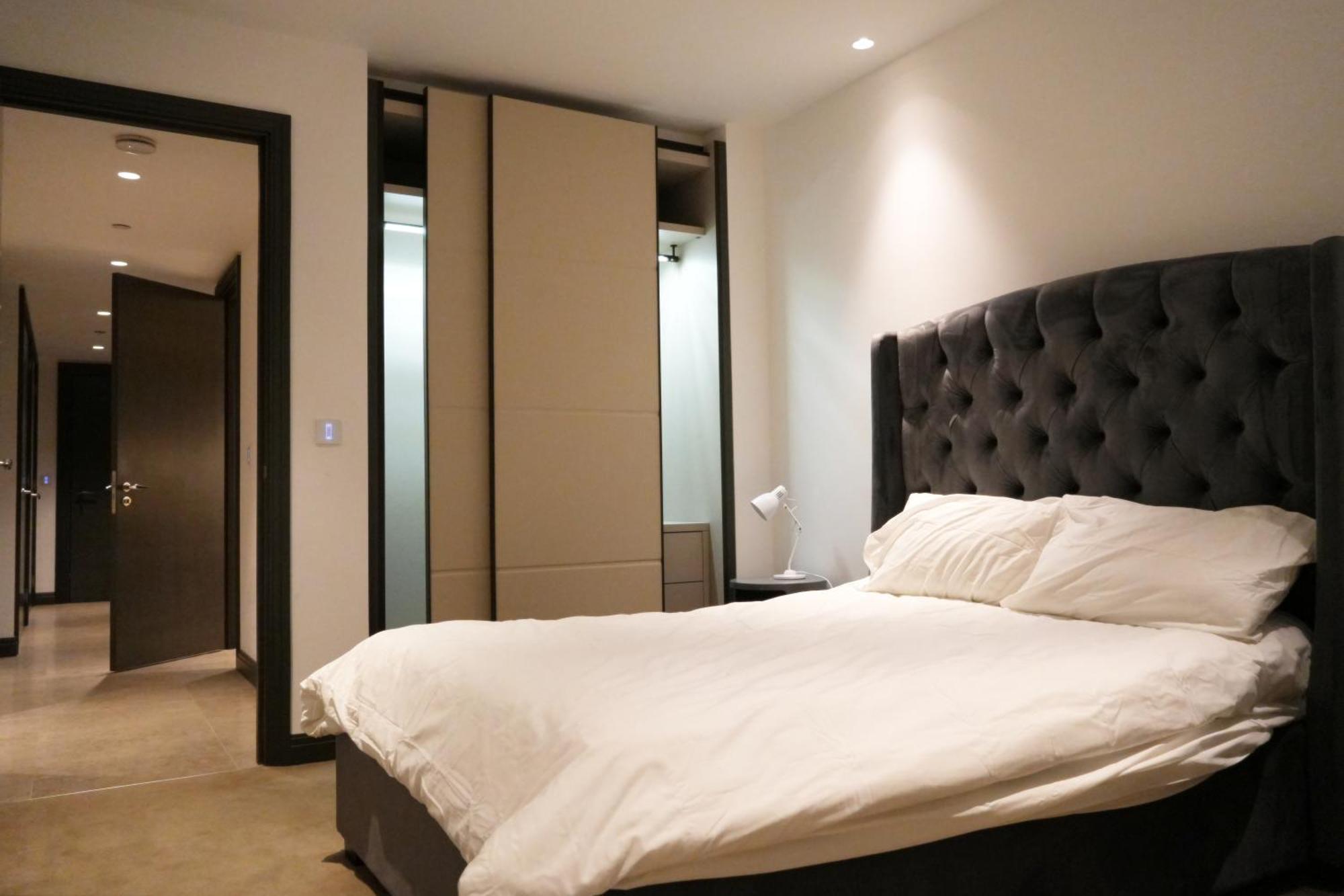 Central 1-bed Flat With River Thames Views And Winter Garden Londra