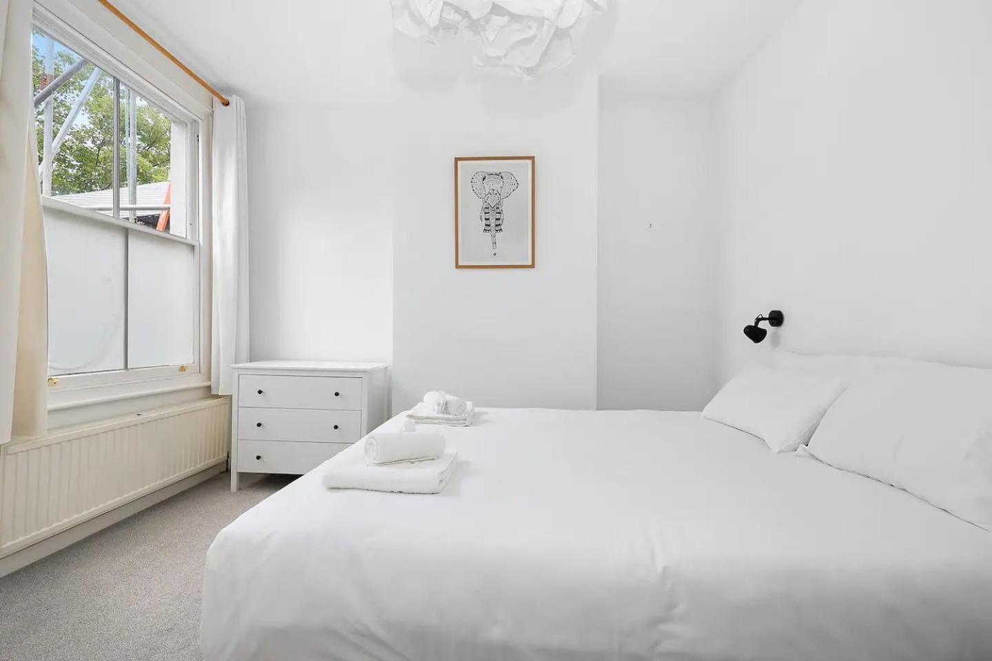 Pass The Keys Centrally Located Stylish Flat * Londen