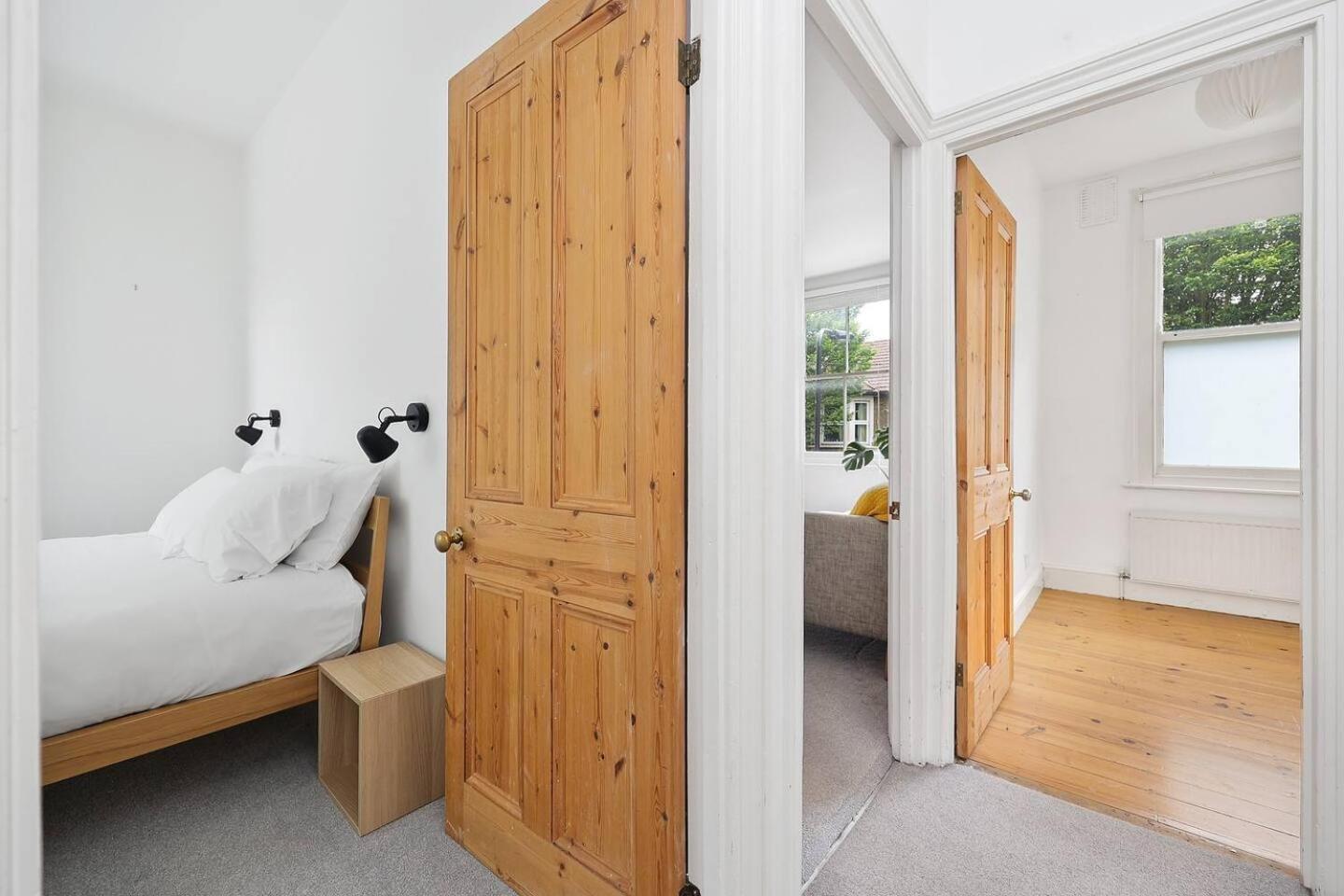 Pass The Keys Centrally Located Stylish Flat Londen