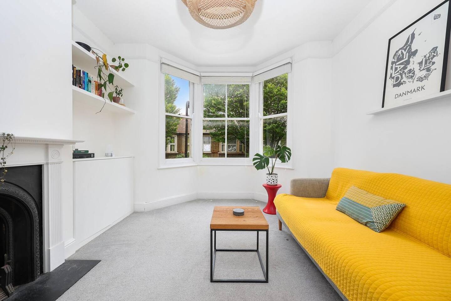 Pass The Keys Centrally Located Stylish Flat * Londen