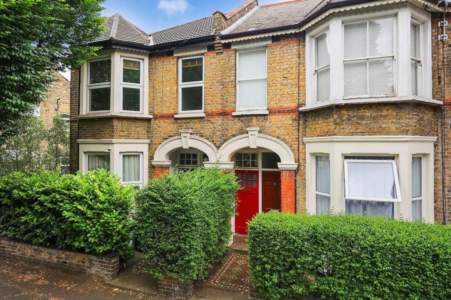 Pass The Keys Centrally Located Stylish Flat Londen