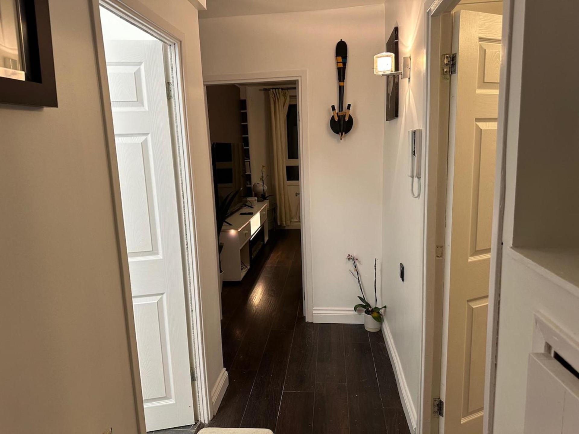 Stylish 1br W Fireplace & High-speed Wifi Apartment