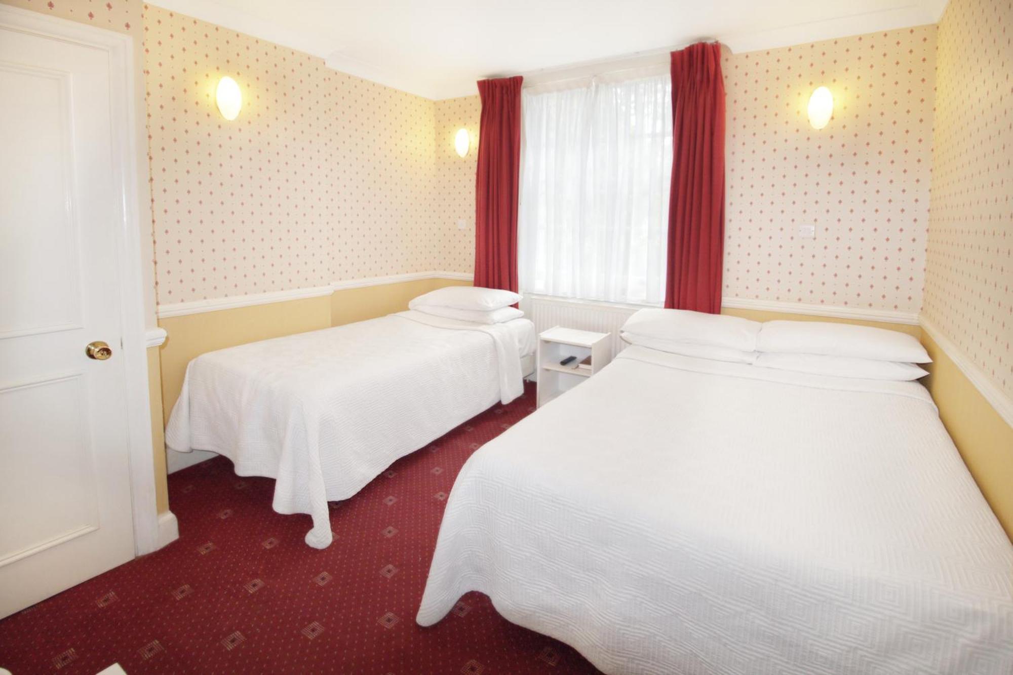 Balmoral House Hotell 2*
