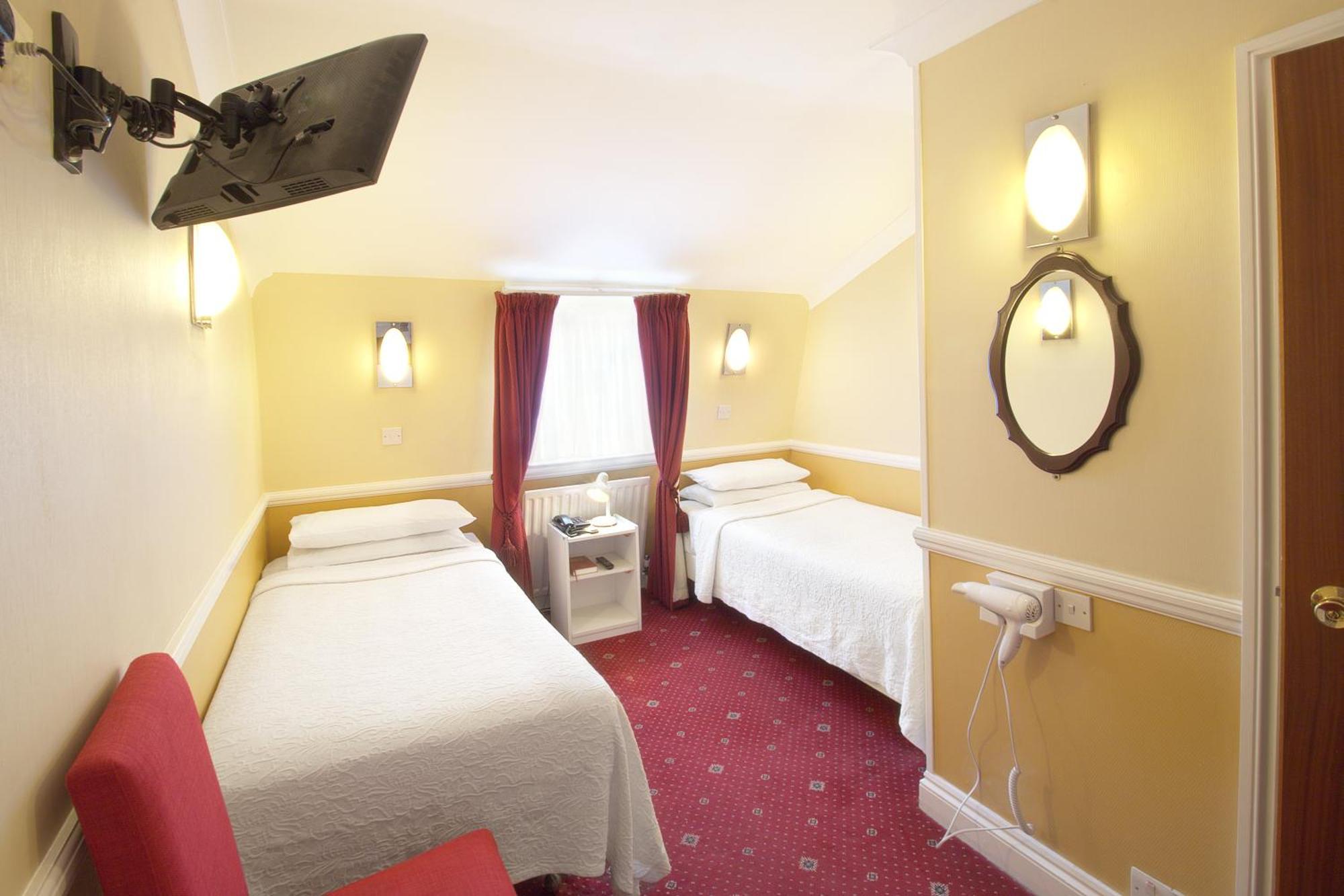 Balmoral House 2*