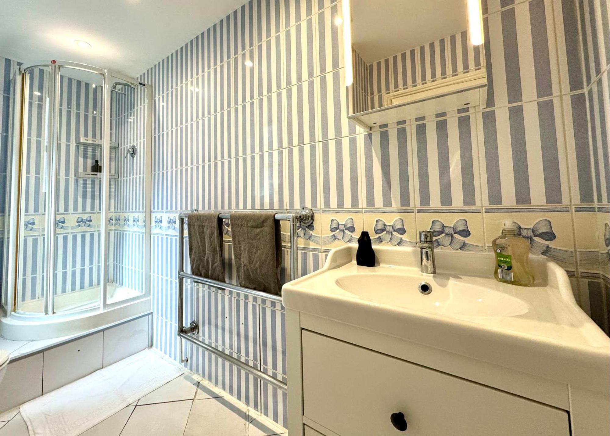 The Hyde Park By Wild Group Apartment *