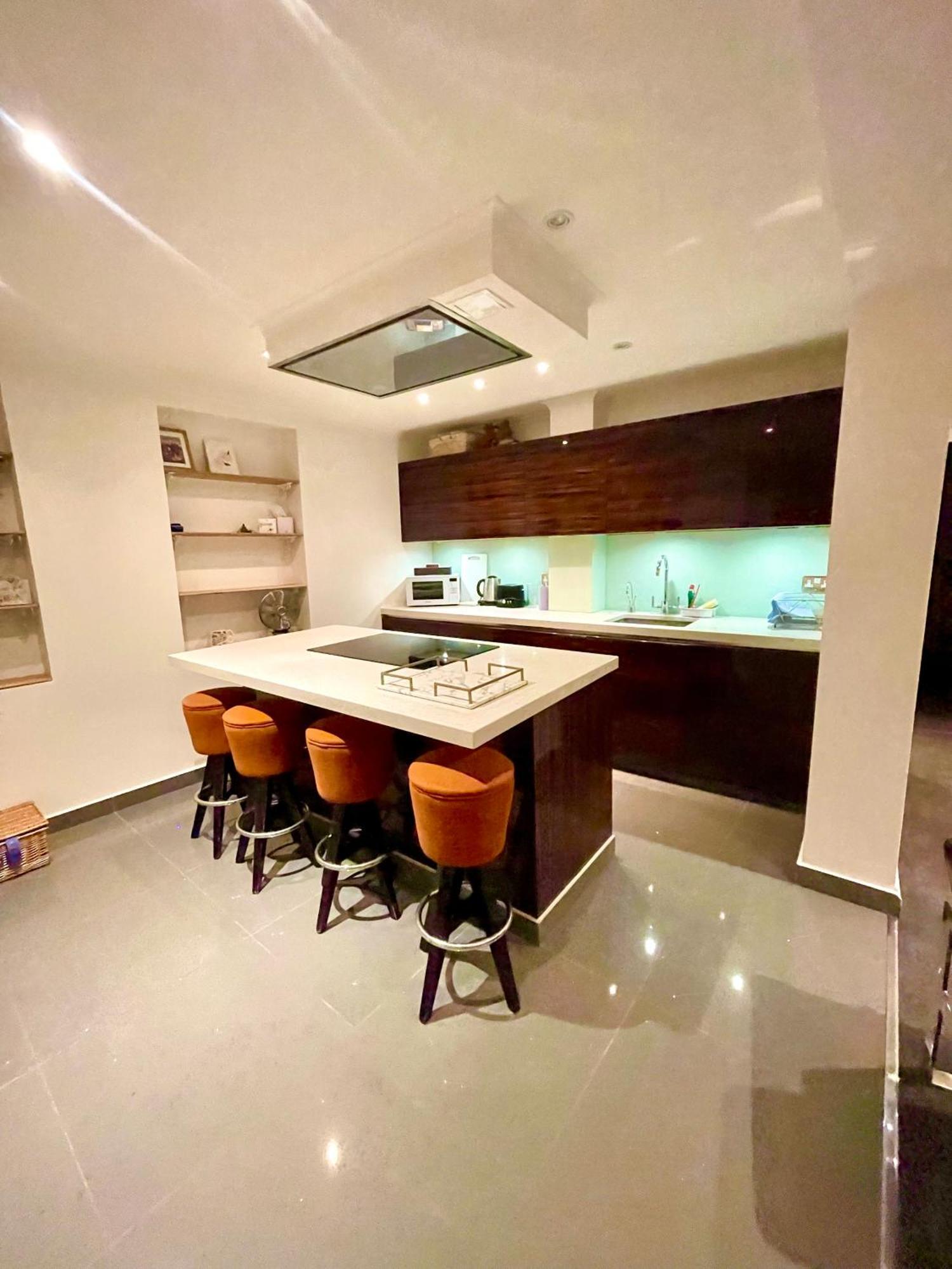 Private 1 Bed Flat In Chelsea Leilighet