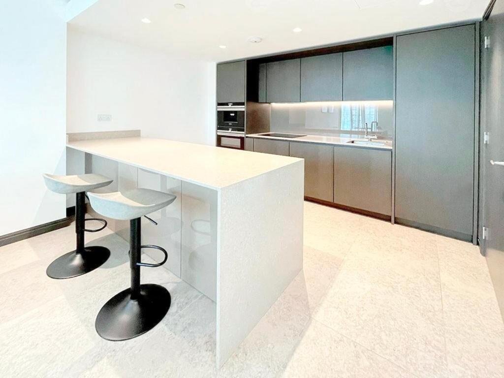 Central 1-bed Flat With River Thames Views And Winter Garden Appartamento *